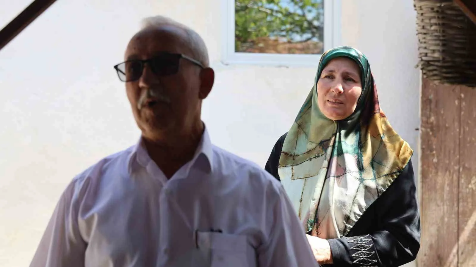 KIRŞEHİR’İN BOZTEPE İLÇESİNDE YAŞAYAN ELİBOL ÇİFTİ, FEDAKARLIKLARIYLA "ÖRNEK AİLE" OLARAK GÖSTERİLDİ. (REMZİYE ELİBOL ARKADA, BİLAL ELİBOL ÖNDE)