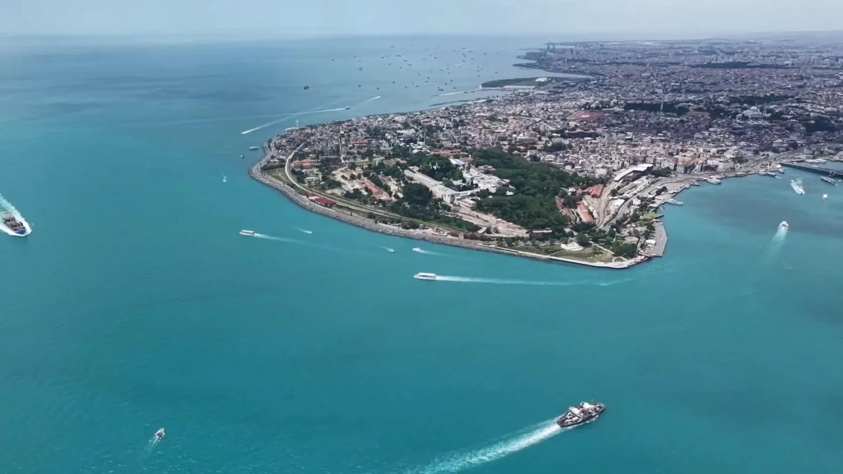 İstanbul Boğazı bugün alışılmadık turkuaz rengine büründü