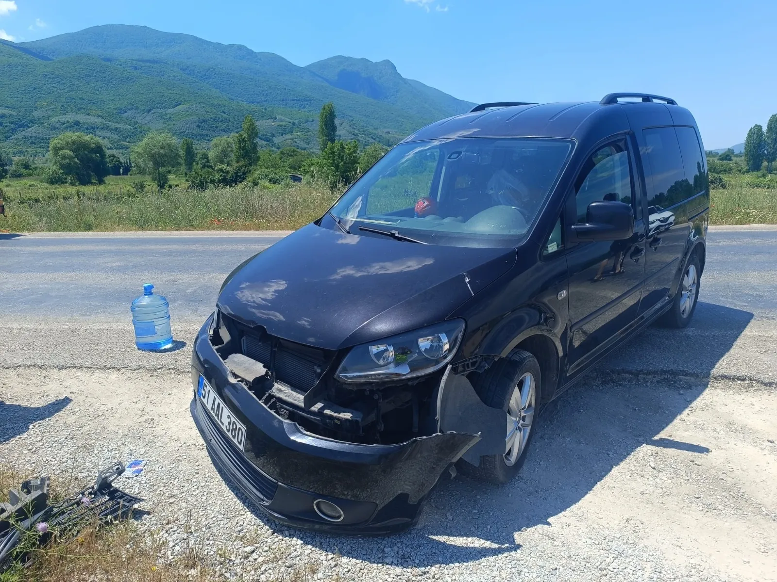 Orhangazi yolunda motosiklet ve hafif ticari araç çarpıştı