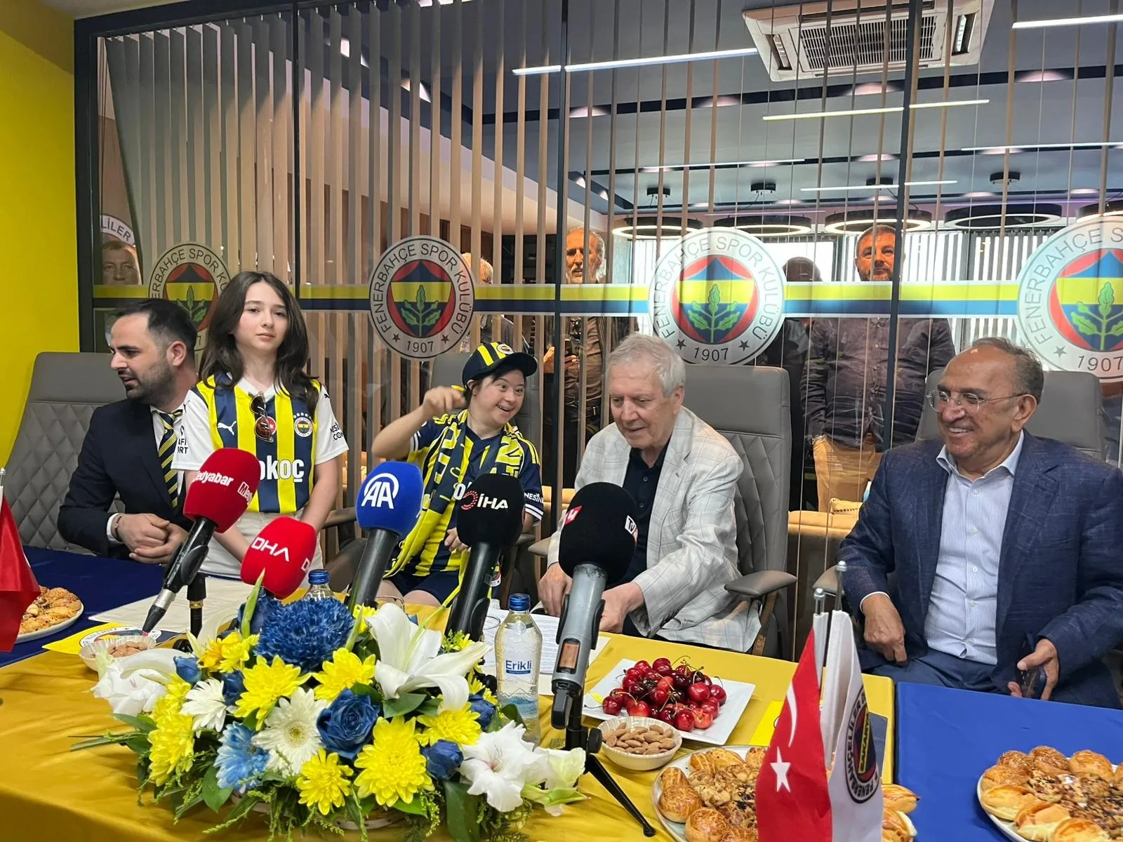 Aziz Yıldırım seçim çalışmaları kapsamında Sakarya’da taraftarlarla buluştu