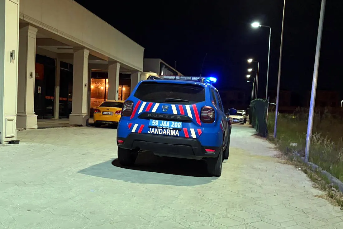 Çorlu'da restorandan çıkan gence silahlı saldırı