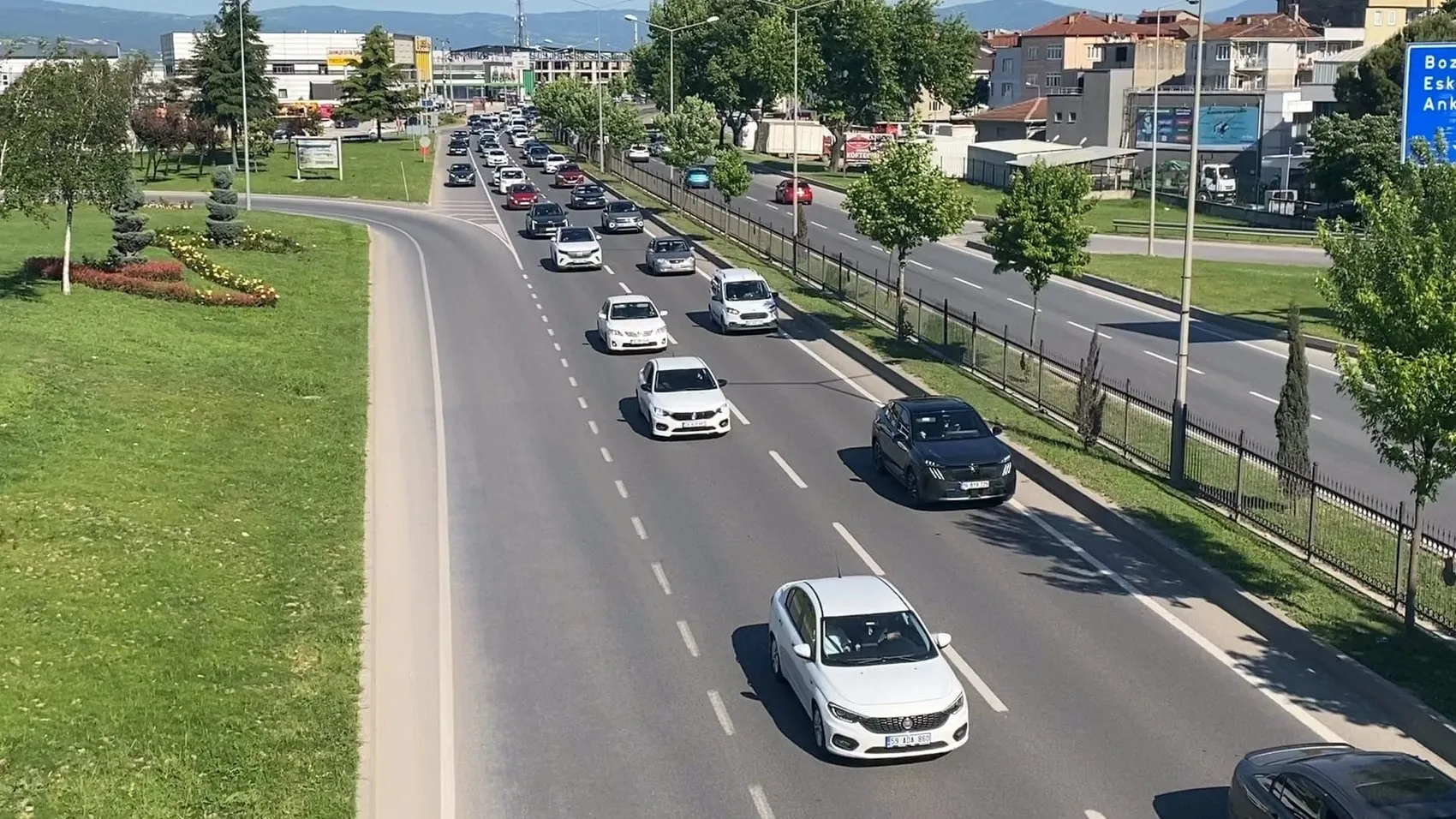 Bayram dönüşü Bursa Ankara yolunda araç kuyrukları uzadı