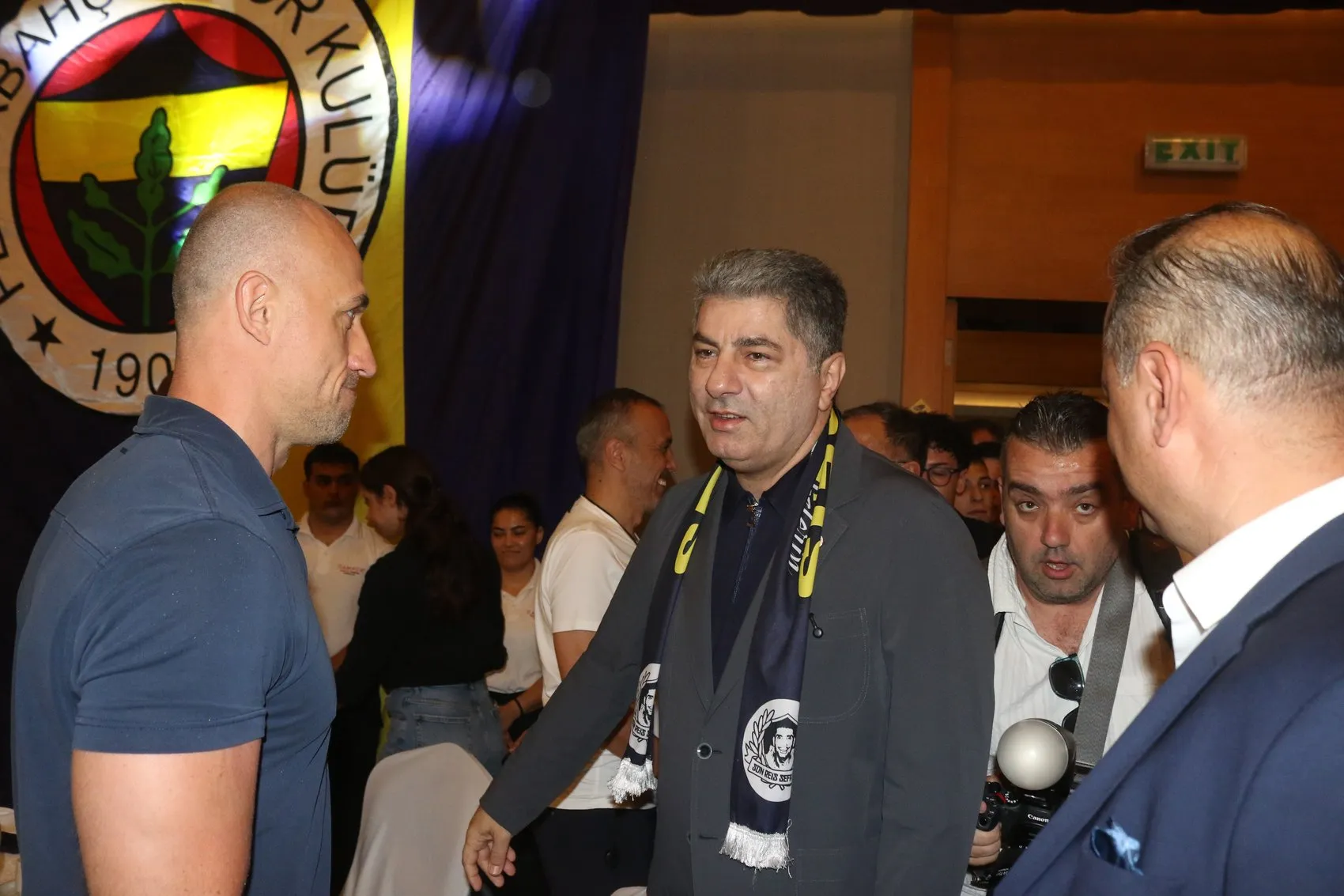 Fenerbahçe Başkan Adayı Hakan Safi transfer sözü verdi