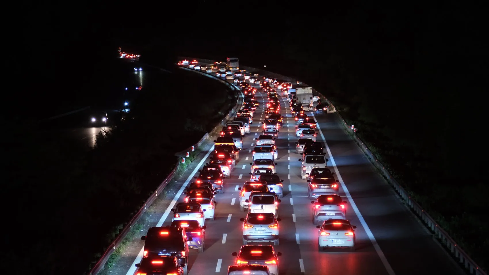 Tatilcilerin dönüş çilesi Düzce hattını kilitledi