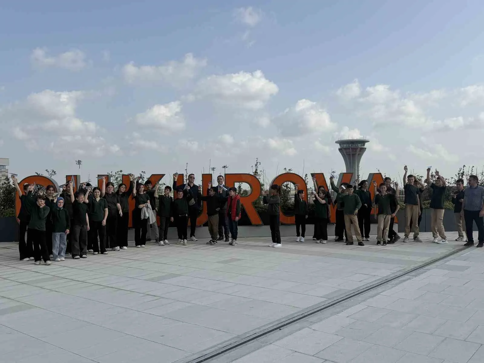 MERSİN'DE BULUNAN ÇUKUROVA ULUSLARARASI HAVALİMANI DAHA ÖNCE HAVALİMANI DENEYİMİ YAŞAMAMIŞ ÖĞRENCİLERİ AĞIRLADI.