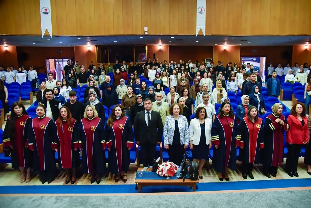 ONDOKUZ MAYIS ÜNİVERSİTESİ (OMÜ) SAĞLIK BİLİMLERİ FAKÜLTESİ HEMŞİRELİK BÖLÜMÜ 1. SINIF ÖĞRENCİLERİ, DÜZENLENEN TÖRENLE ÜNİFORMALARINI GİYDİ