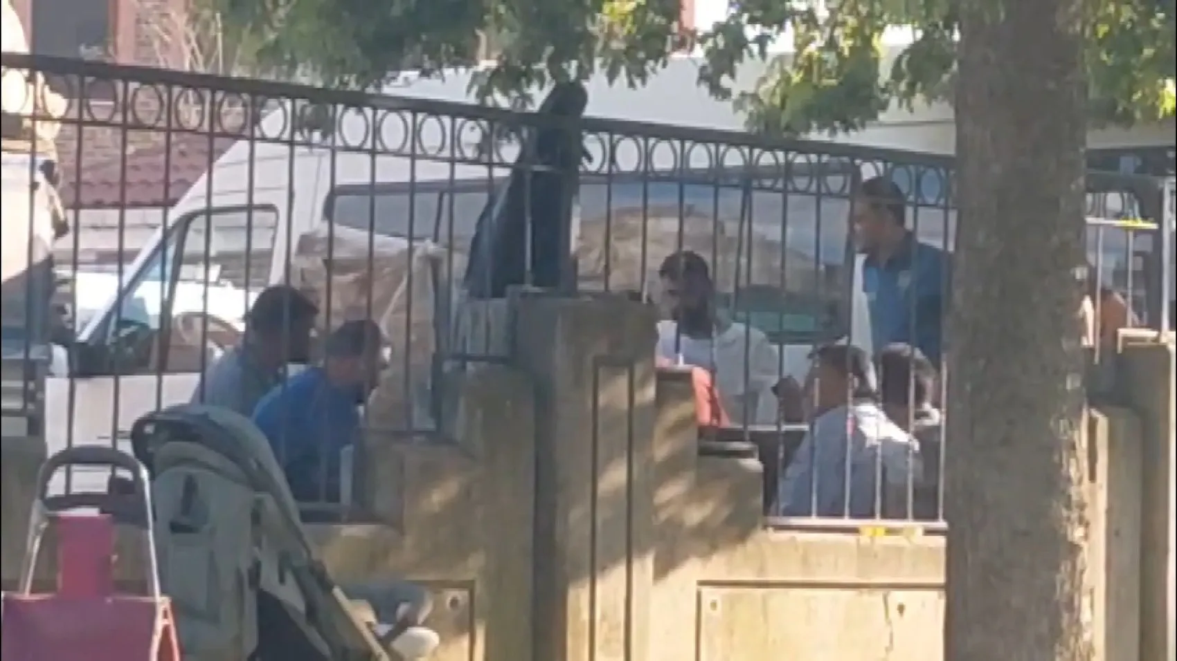 Pendik’te kaldırım mangalı yapanlara polis müdahalesi