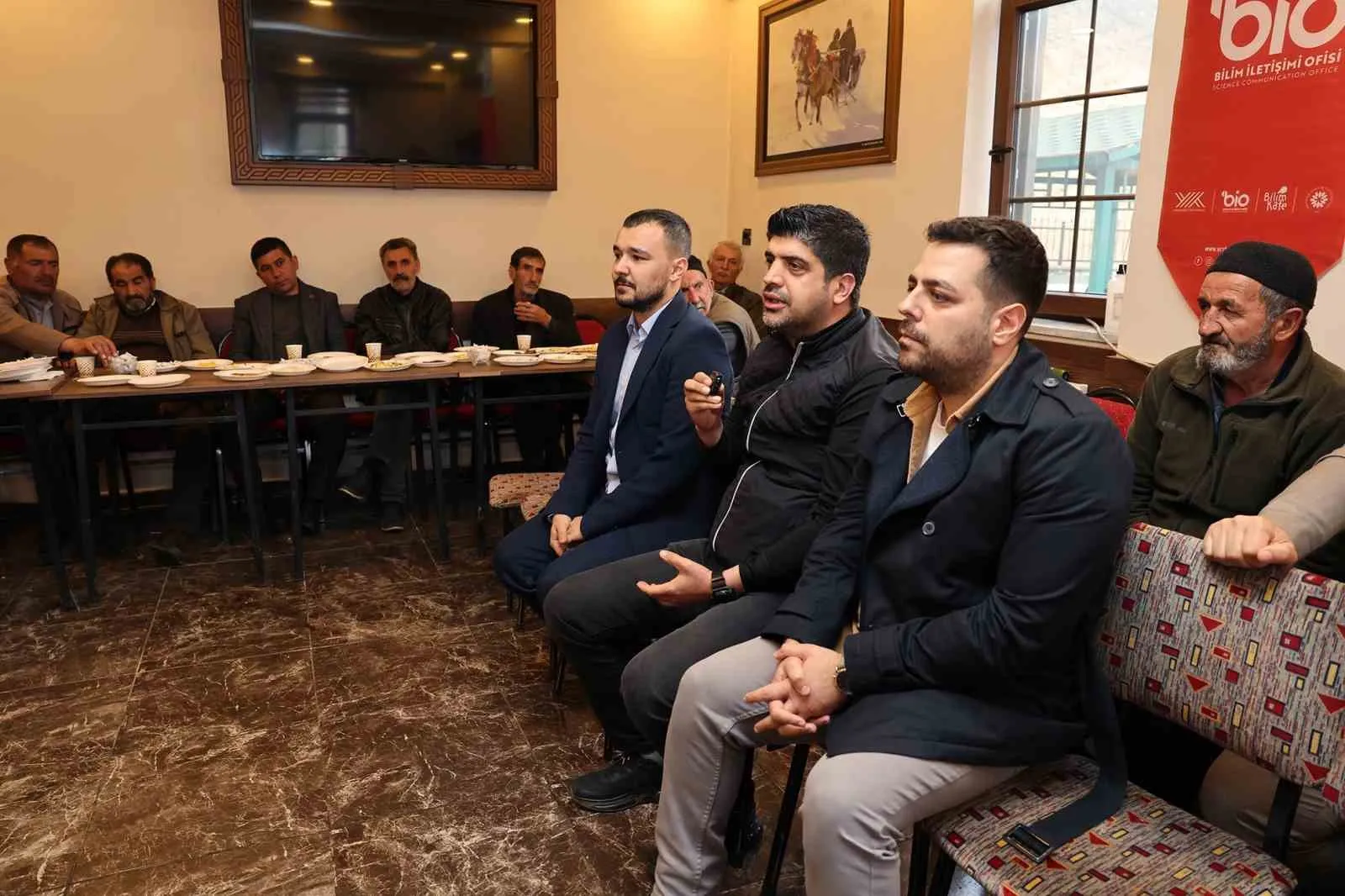 ATATÜRK ÜNİVERSİTESİ İLE ERZURUM TEKNİK ÜNİVERSİTESİ İŞ BİRLİĞİNDE DÜZENLENEN “TARIM VE HAYVANCILIKTA DİJİTALLEŞME” PROGRAMI, BİLİM İLE ÜRETİCİYİ AYNI SAHADA BULUŞTURDU.