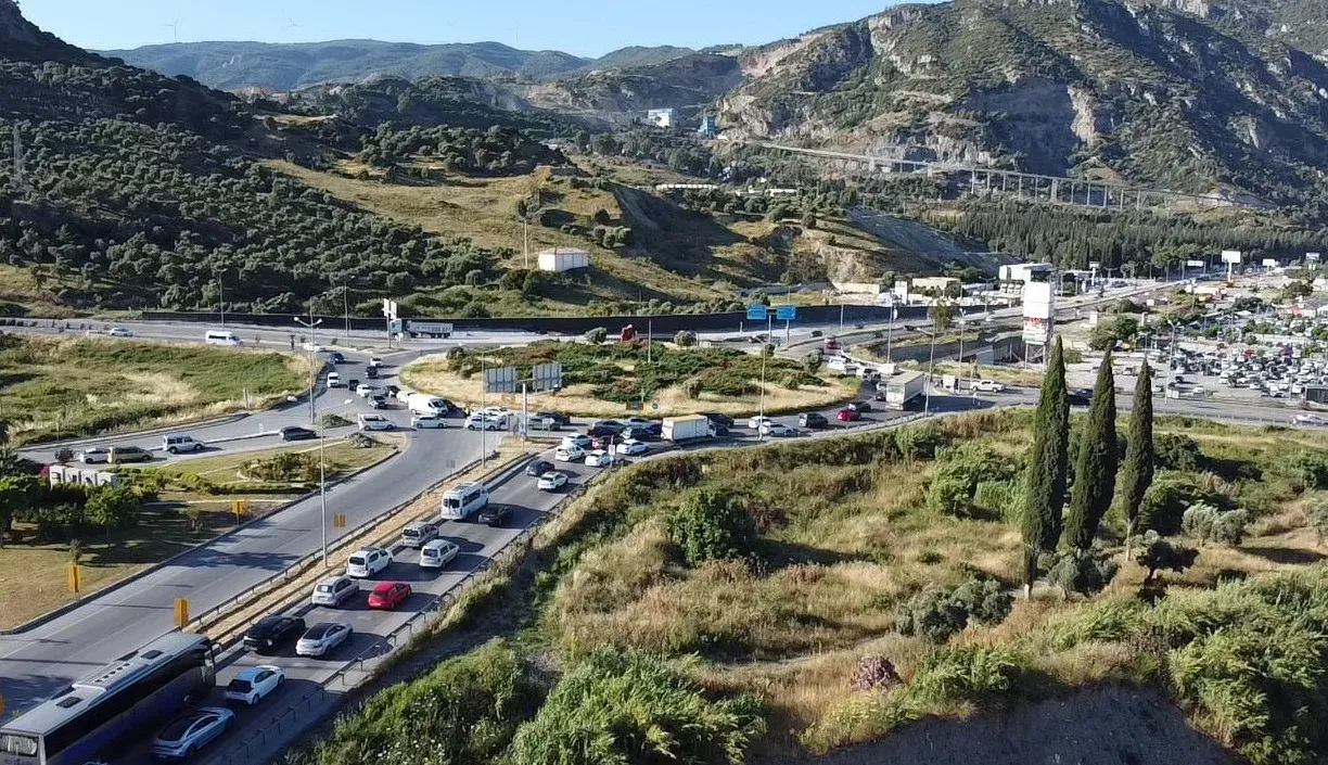 Tatilciler yola döküldü Aydın trafiği kilitlendi