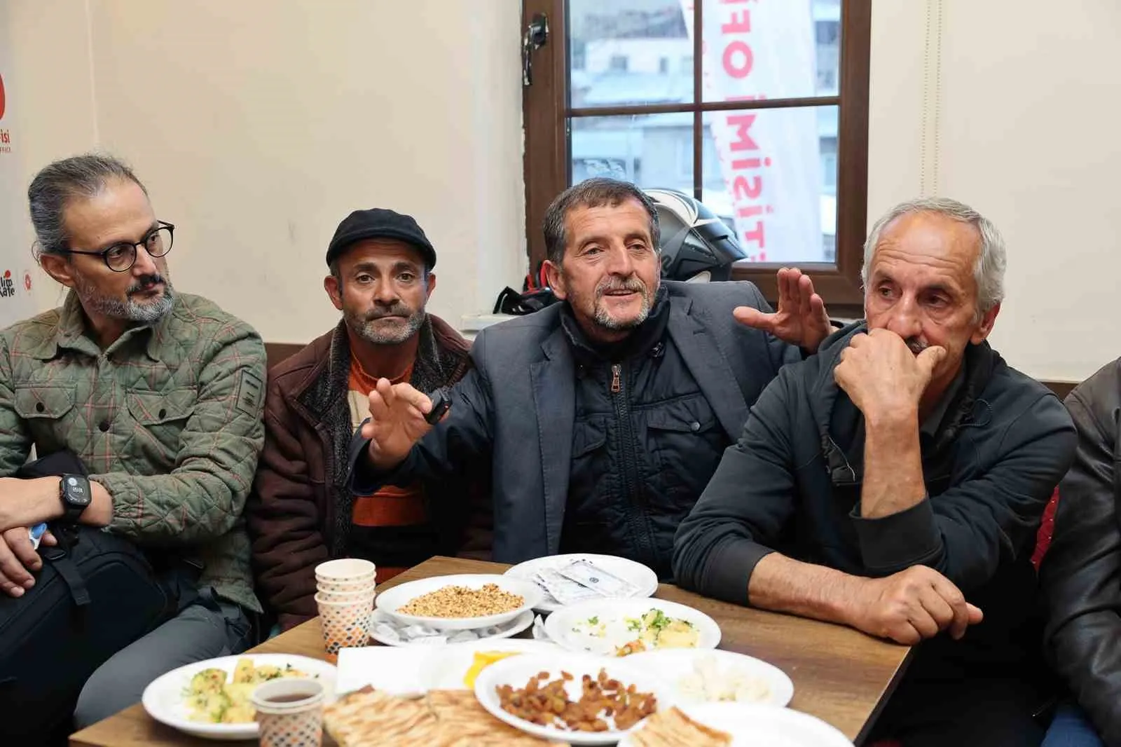 ATATÜRK ÜNİVERSİTESİ İLE ERZURUM TEKNİK ÜNİVERSİTESİ İŞ BİRLİĞİNDE DÜZENLENEN “TARIM VE HAYVANCILIKTA DİJİTALLEŞME” PROGRAMI, BİLİM İLE ÜRETİCİYİ AYNI SAHADA BULUŞTURDU.