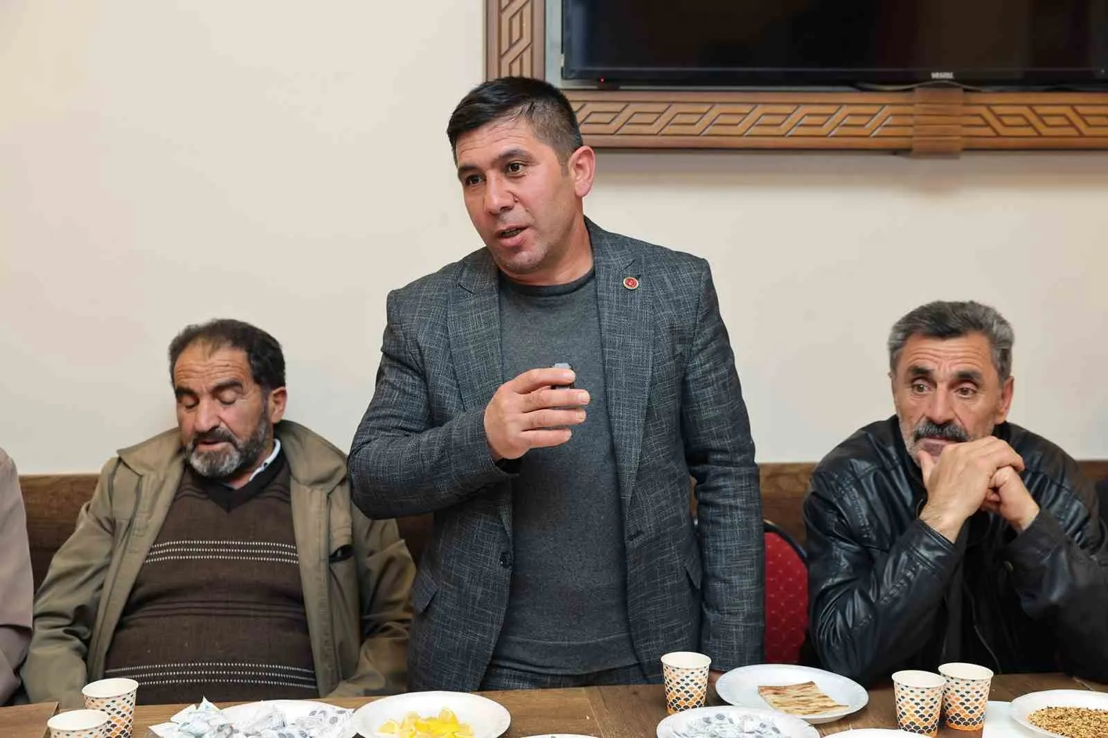 ATATÜRK ÜNİVERSİTESİ İLE ERZURUM TEKNİK ÜNİVERSİTESİ İŞ BİRLİĞİNDE DÜZENLENEN “TARIM VE HAYVANCILIKTA DİJİTALLEŞME” PROGRAMI, BİLİM İLE ÜRETİCİYİ AYNI SAHADA BULUŞTURDU.