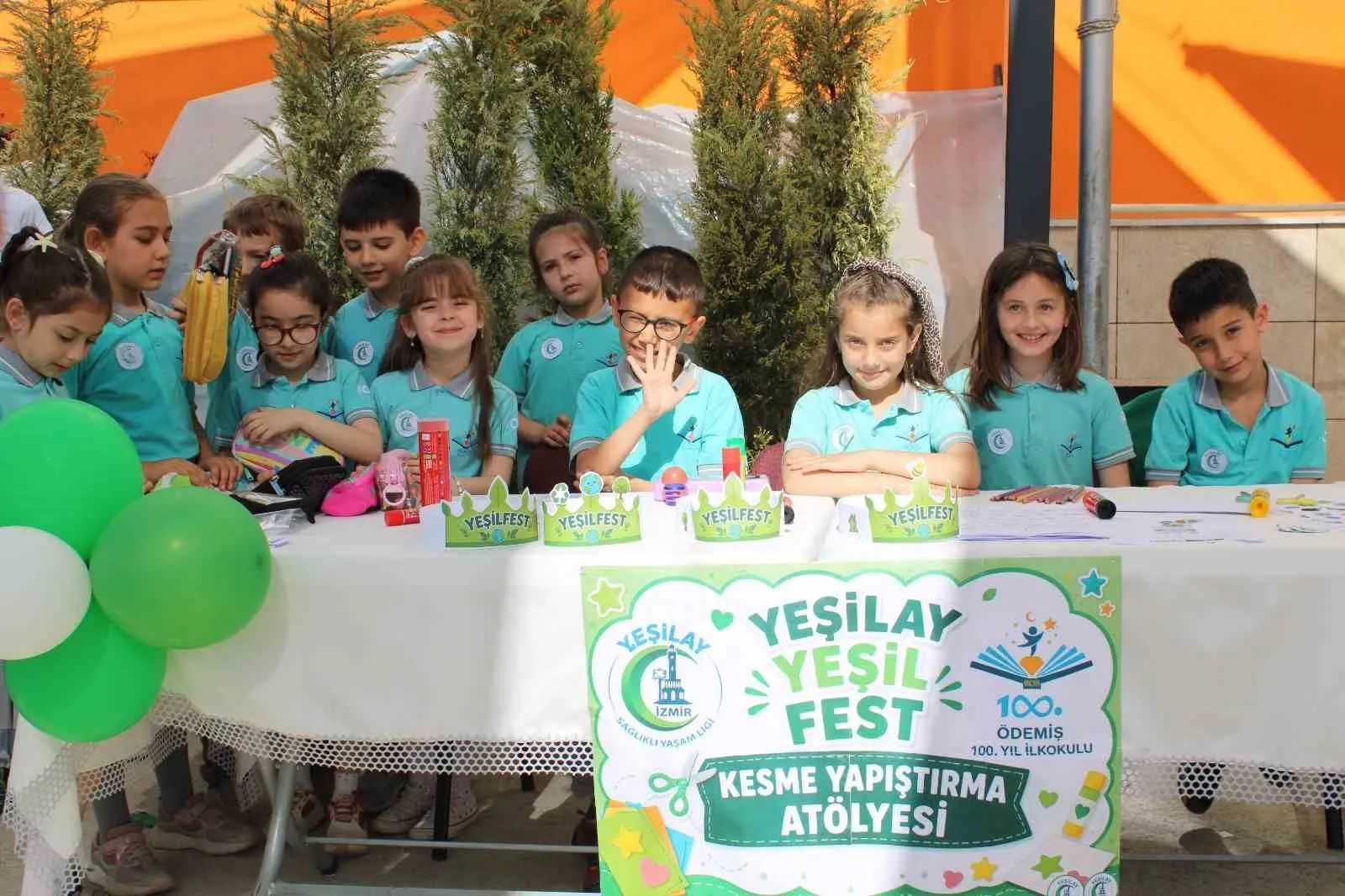 ÖDEMİŞ 100. YIL İLKOKULUNDA DÜZENLENEN 'YEŞİLFEST SAĞLIKLI YAŞAM FESTİVALİ' İLE YÜZLERCE ÖĞRENCİ VE VELİ, SPOR AKTİVİTELERİ VE EĞİTİCİ ETKİNLİKLERLE SAĞLIKLI YAŞAMIN KAPILARINI ARALADI.