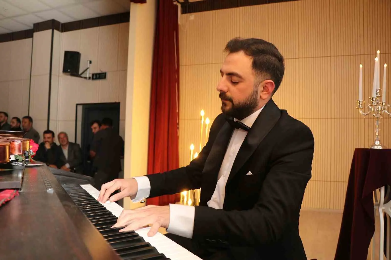 ERZURUM’UN OLTU İLÇESİNDE DÜZENLENEN PİYANO RESİTALİ, SANATSEVERLERE UNUTULMAZ BİR GECE YAŞATTI.
