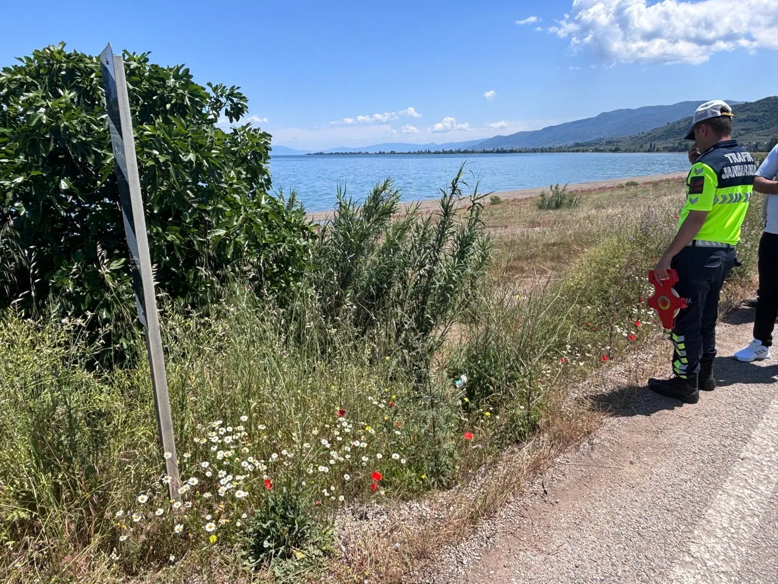 Orhangazi yolunda motosiklet ve hafif ticari araç çarpıştı