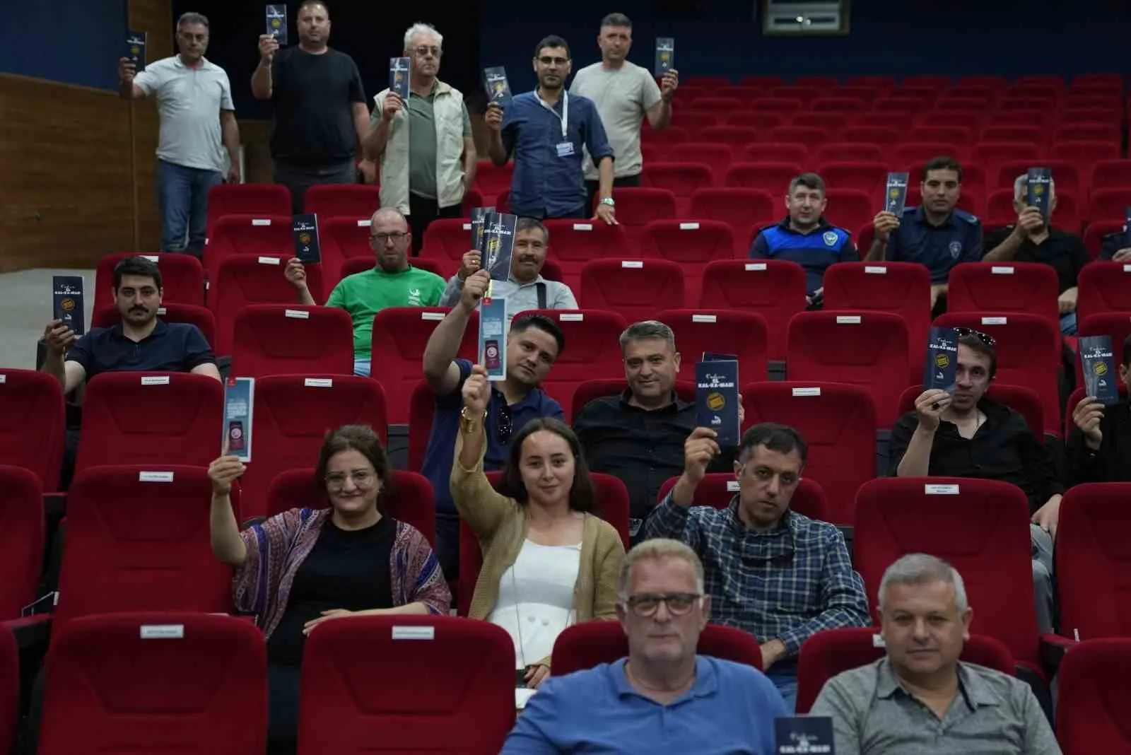 ALİAĞA BELEDİYESİ PERSONELİNE YÖNELİK JANDARMA GENEL KOMUTANLIĞI ASAYİŞ DAİRE BAŞKANLIĞI KOORDİNESİNDE TRAFİK GÜVENLİĞİ VE KADINA YÖNELİK ŞİDDETLE MÜCADELE KONULARINDA BİLGİLENDİRME SEMİNERİ DÜZENLENDİ.