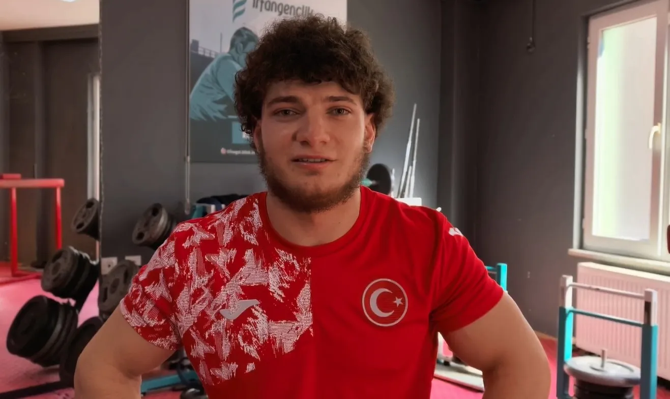 Dünya şampiyonu bilek güreşçisi Raşid Mavigil yürüyebilmek için destek bekliyor
