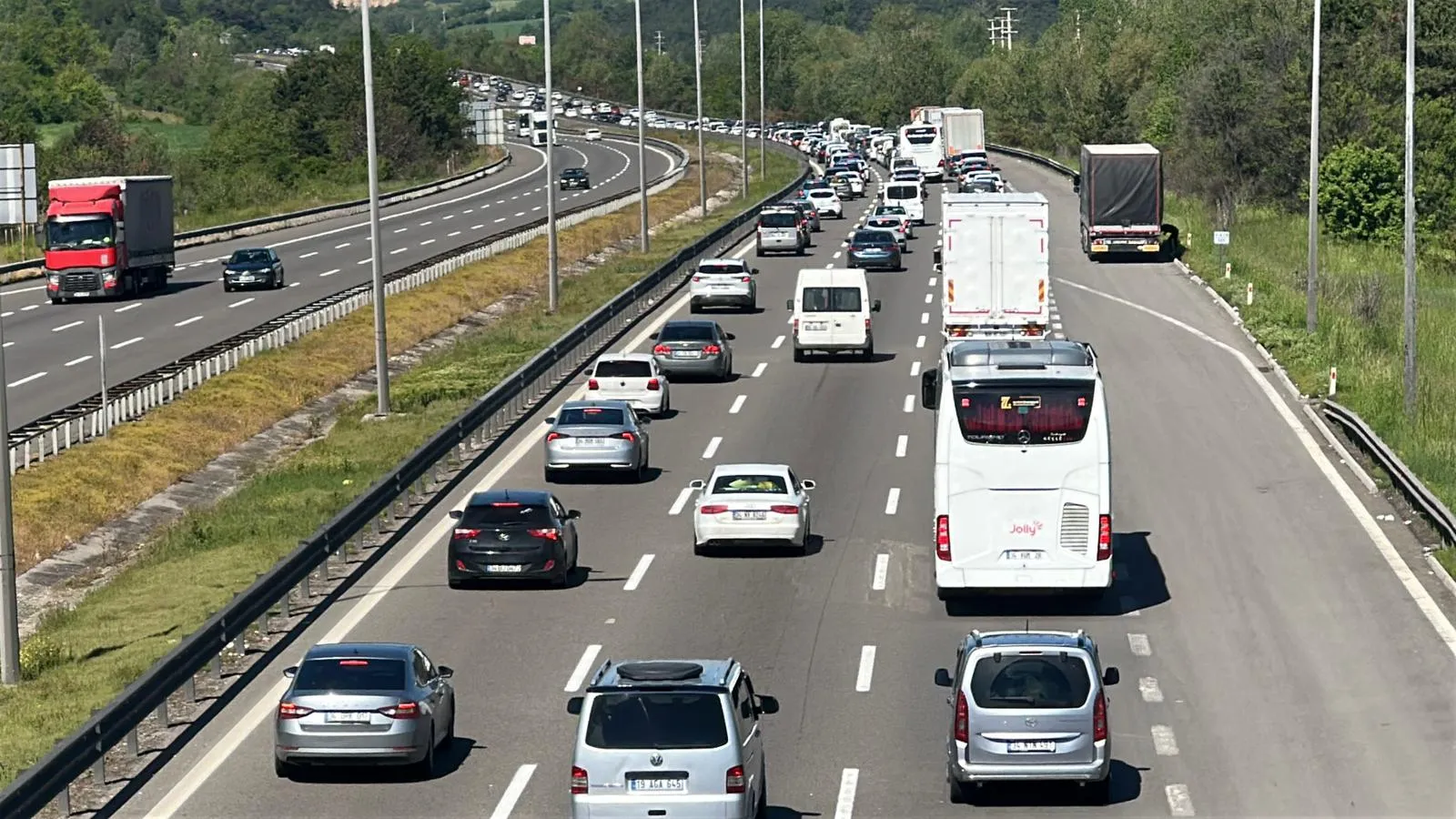 Bayram dönüşü Bolu geçişinde uzun araç kuyrukları oluştu