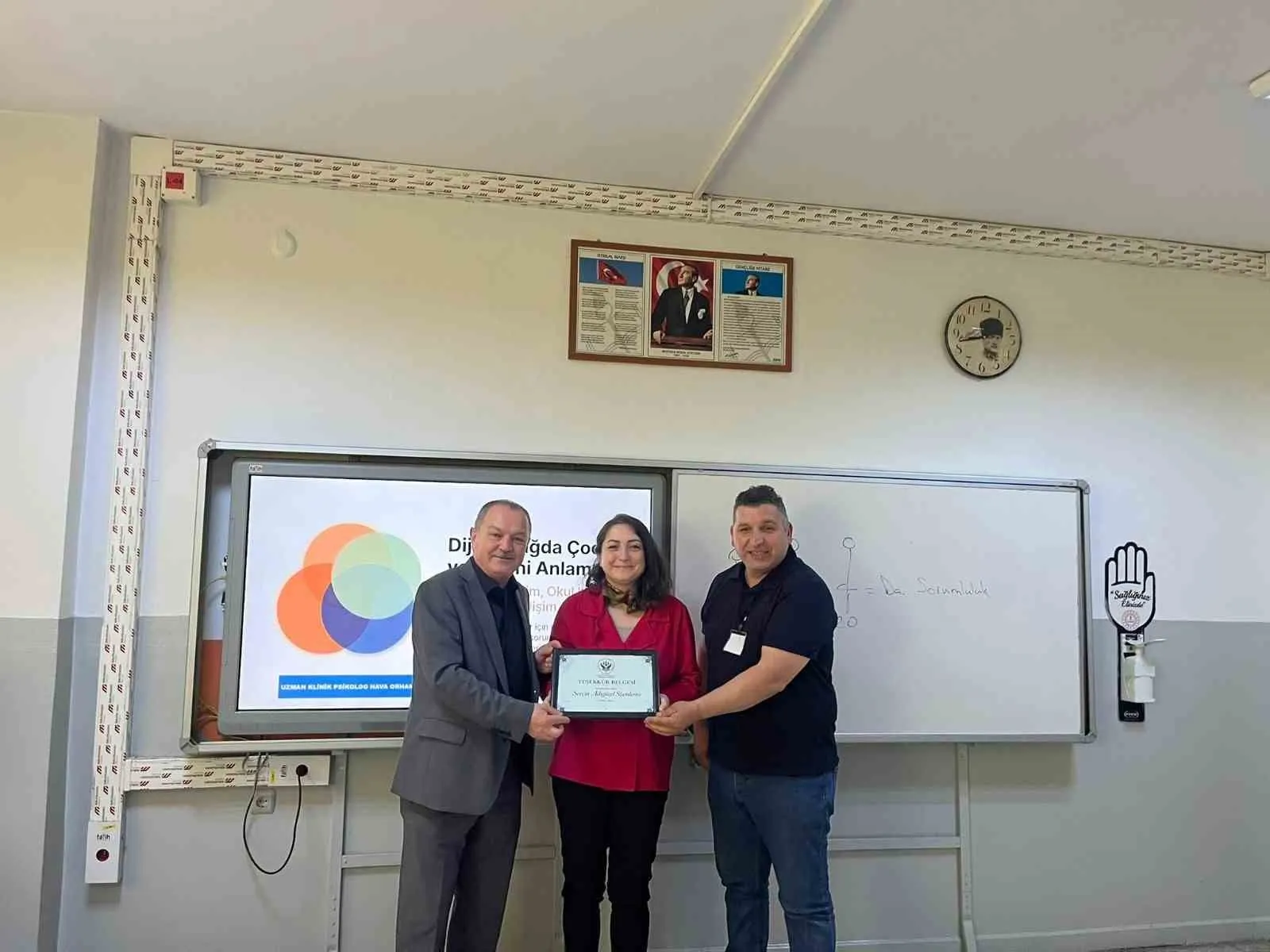 ZONGULDAK’IN KİLİMLİ ,İLÇESİNE BAĞLI MUSLU BELDESİNDE BULUNAN ŞEHİT SALİH TOSUN İLKÖĞRETİM OKULU’NDA VELİLERE YÖNELİK DİJİTAL MEDYA KULLANIMI, ÇOCUK GELİŞİMİ VE İLK YARDIM KONULARINDA SEMİNER DÜZENLENDİ.