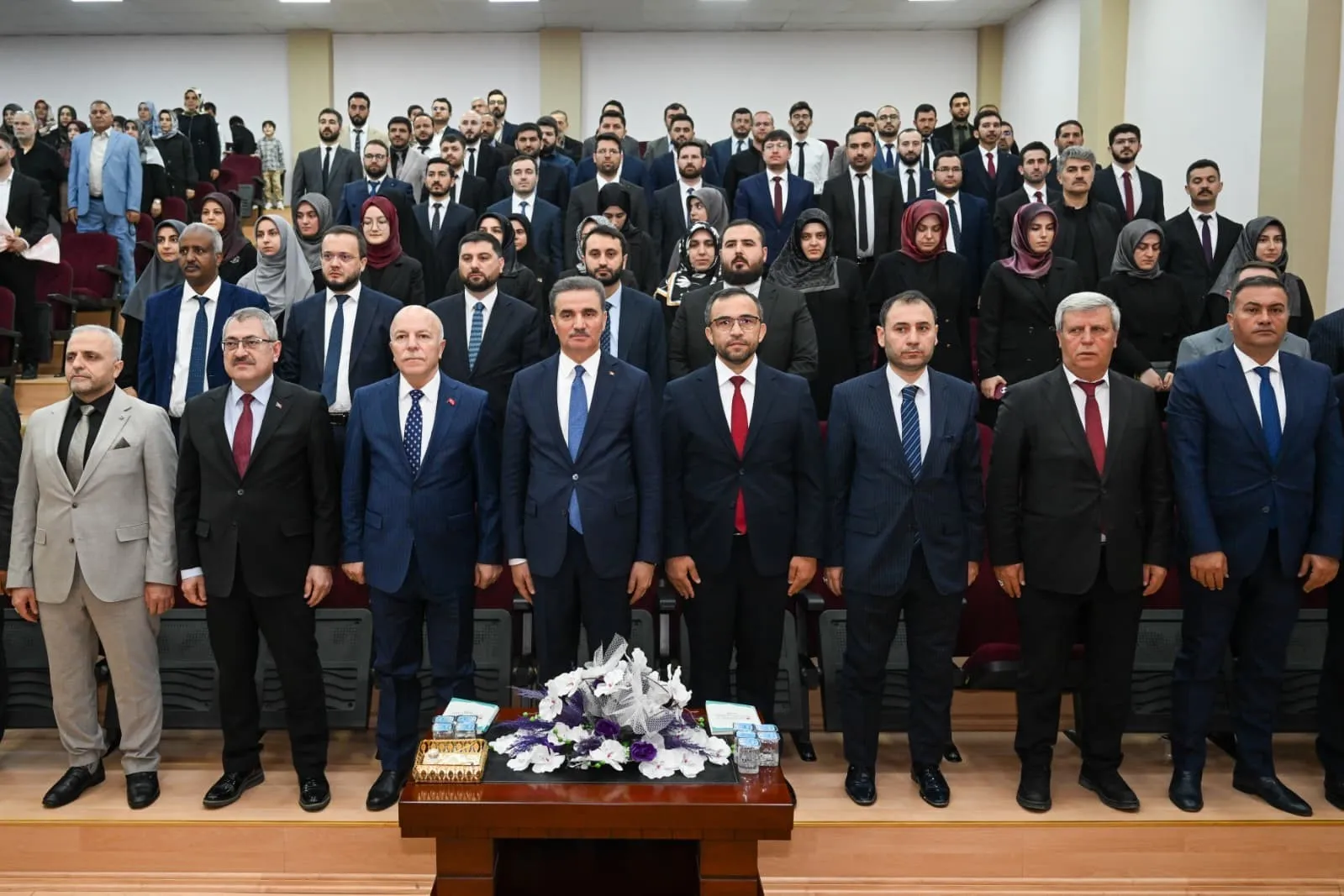 ERZURUM ÖMER NASUHİ BİLMEN DİNİ YÜKSEK İHTİSAS MERKEZİ'NDE DÜZENLENEN MEZUNİYET PROGRAMI, PROTOKOL ÜYELERİ VE KURSİYERLERİN YOĞUN KATILIMIYLA GERÇEKLEŞTİRİLDİ.