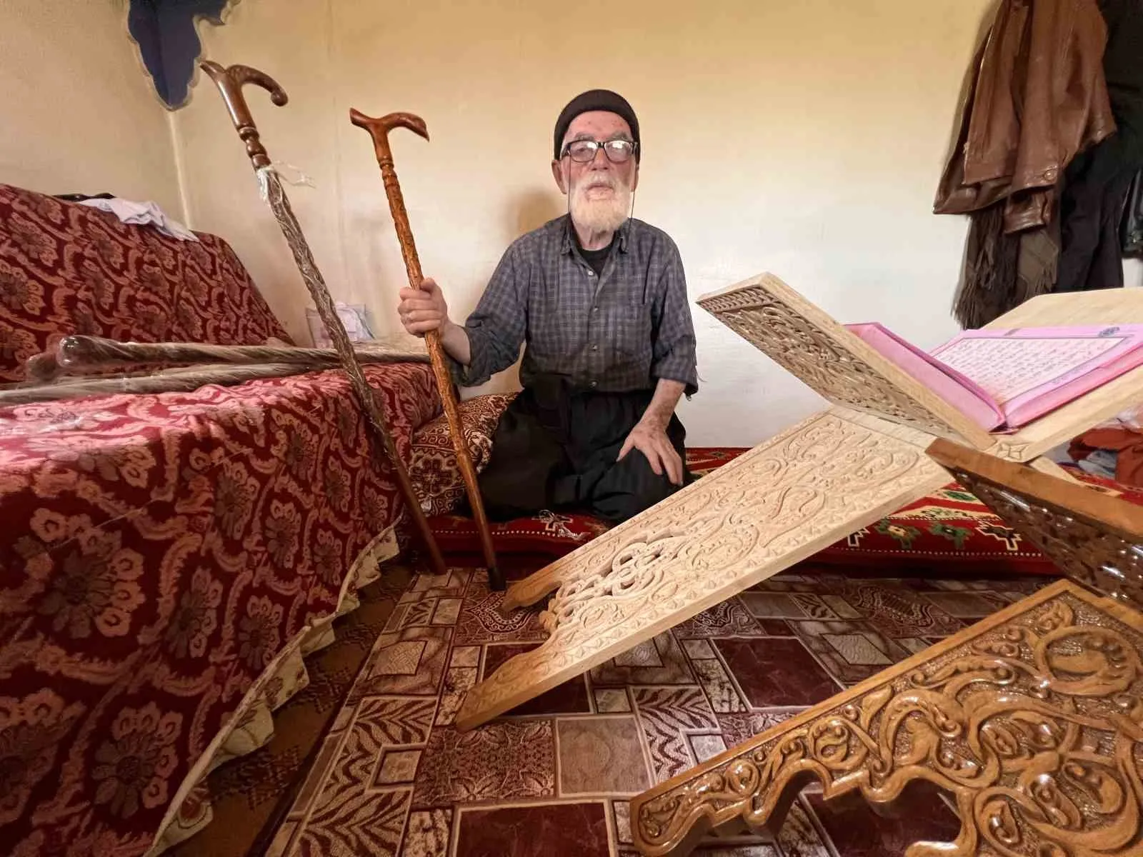KAHRAMANMARAŞ’IN COĞRAFİ İŞARET TESCİLLİ MARAŞ RAHLESİ, ÜRETİCİLER TARAFINDAN EL EMEĞİ GÖZ NURU ŞEKİLDE ÜRETİLİP GELECEĞE TAŞINIYOR.