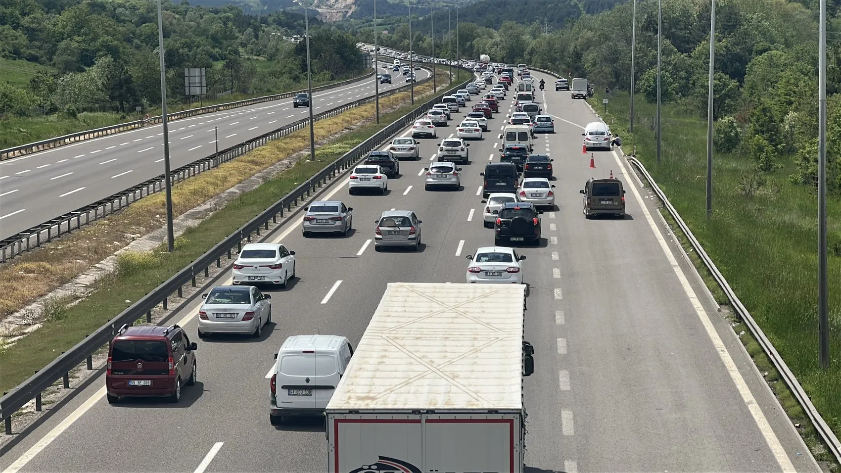 Bayram dönüşü Bolu geçişinde trafik İstanbul yönünde kilitlendi