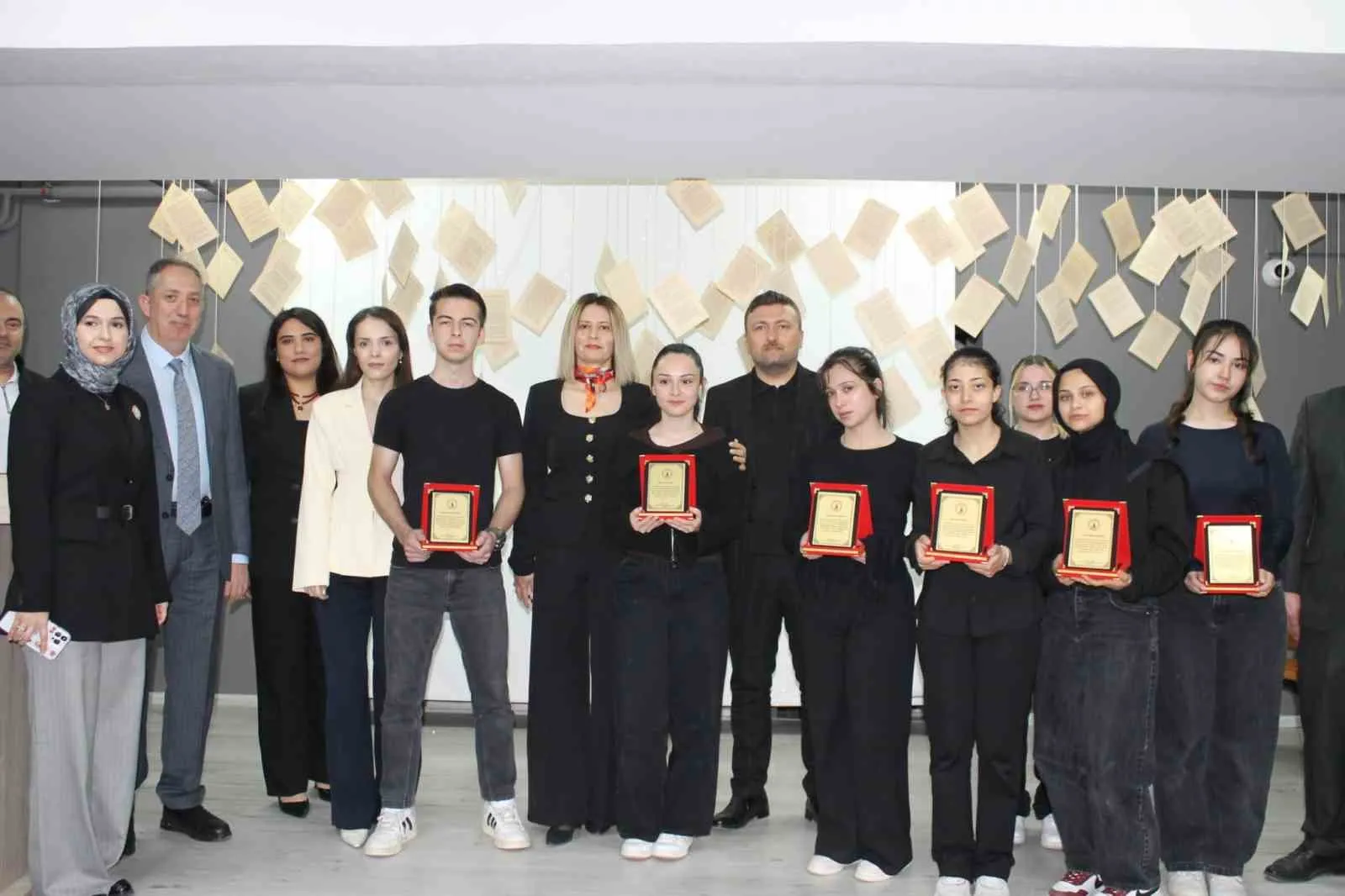 ALTINTAŞ’TA "EDEBİYAT SOKAĞI" AÇILIŞI YAPILDI