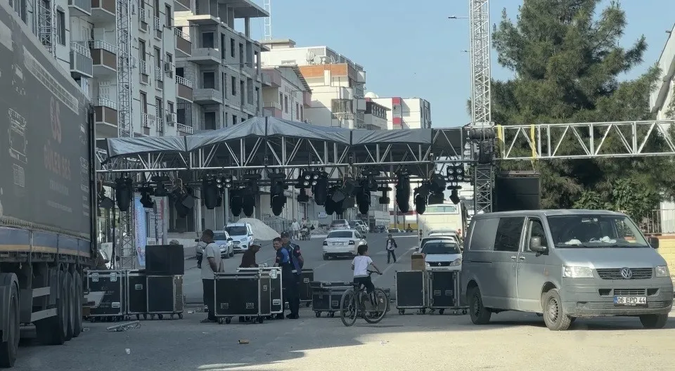 BAYRAK TARTIŞMASI ORGANİZASYONU İPTAL ETTİRDİ
