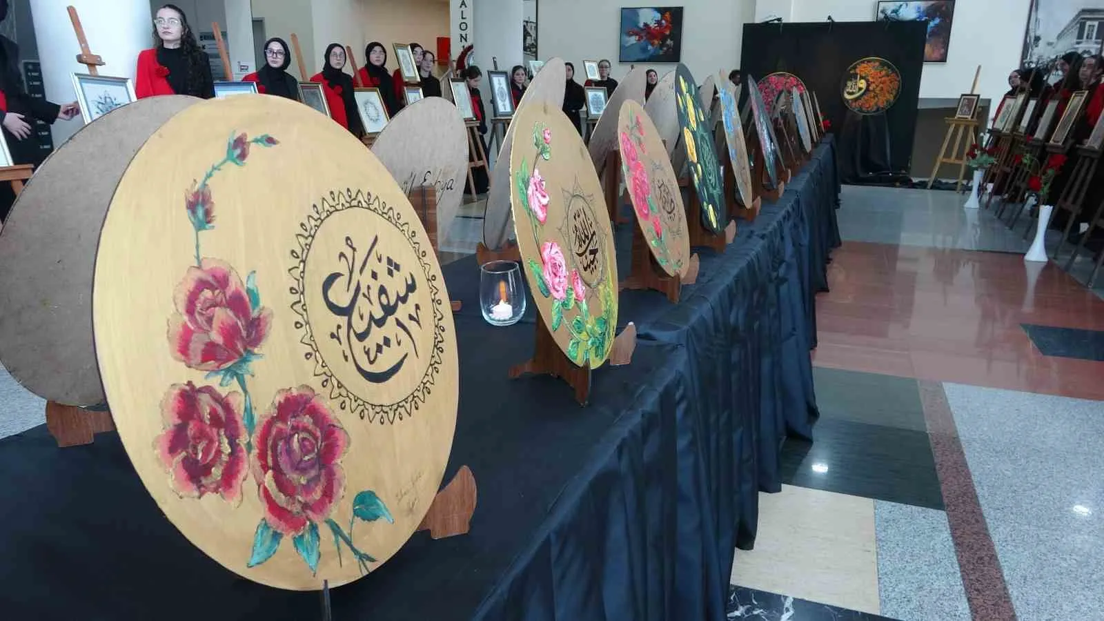 TRABZON KIZ ANADOLU İMAM HATİP LİSESİ FEN VE SOSYAL BİLİMLER PROJE OKULU ÖĞRENCİLERİ TARAFINDAN HAMAMİZADE İHSANBEY KÜLTÜR MERKEZİ’NDE HAZRETİ MUHAMMED’İN (S.A.V.) DOĞUMUNUN 1500. YILI MÜNASEBETİYLE ANLAMLI BİR PROGRAM DÜZENLENDİ.