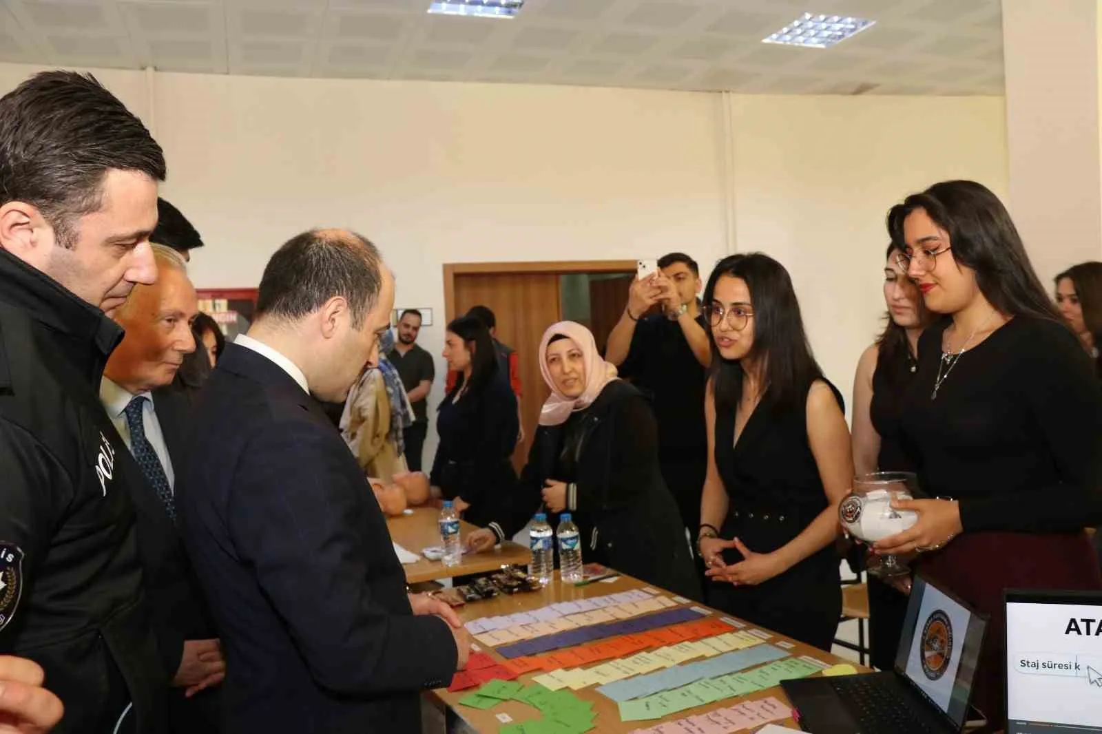 ATATÜRK ÜNİVERSİTESİ OLTU UYGULAMALI BİLİMLER FAKÜLTESİ "GELENEKSEL PROJE ZİRVESİ" YOĞUN İLE AÇILDI.