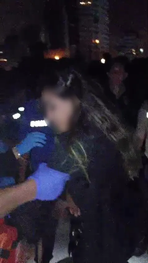 ANTALYA’DA GECE SAATLERİNDE FALEZLERDEN DÜŞEREK PATİKA ALANDA MAHSUR KALAN GENÇ KADIN, POLİS VE İTFAİYE EKİPLERİ TARAFINDAN KURTARILDI