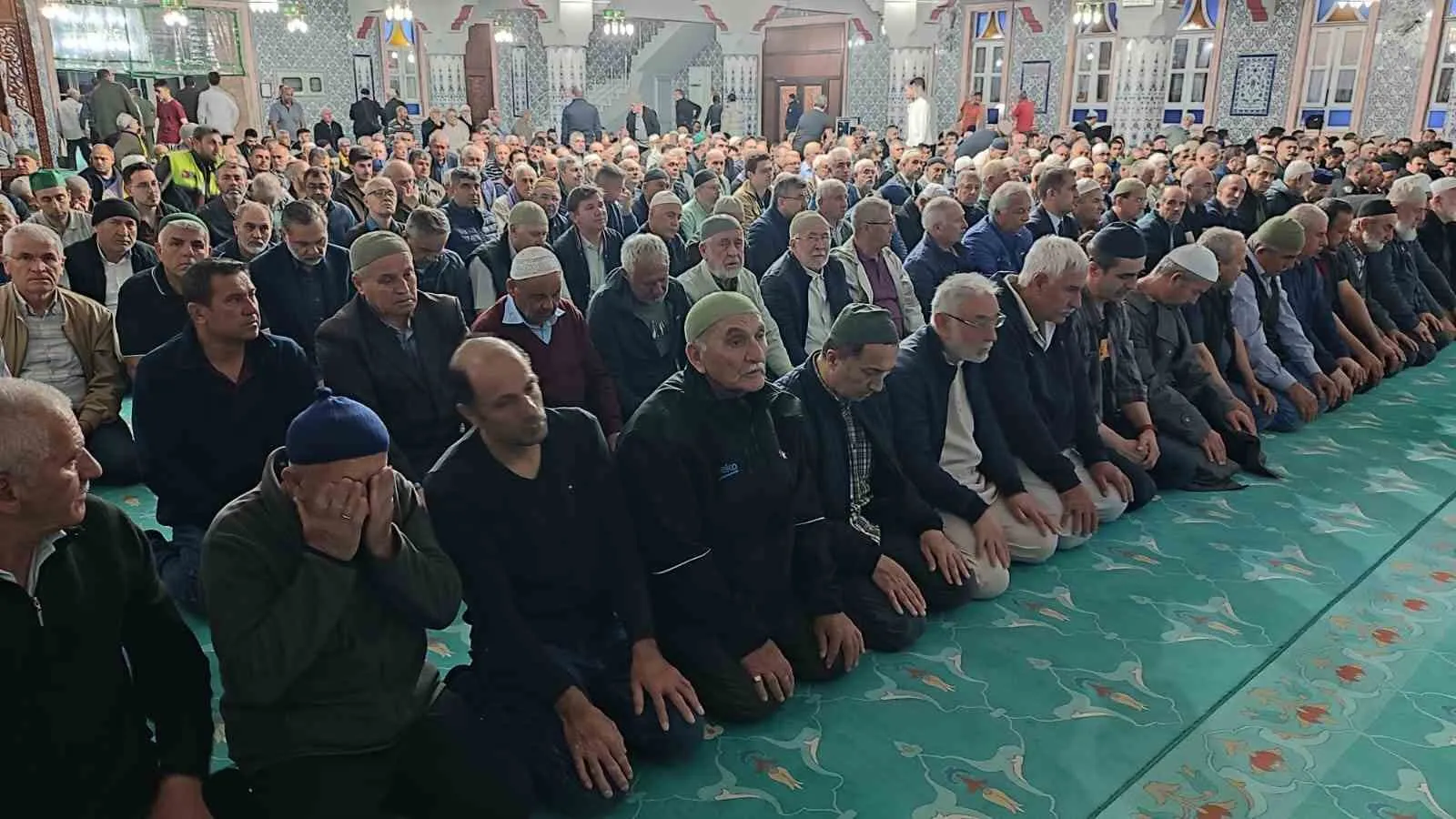 DENİZLİ’DE HAC İBADETİNİ YERİNE GETİRECEK 201 HACI ADAYI, HİLAL CAMİSİNDE SABAH NAMAZININ ARDINDAN DÜZENLENEN TÖRENLE KUTSAL TOPRAKLARA UĞURLANDI. İL MÜFTÜSÜ ABDULLAH PAMUKLU, HACI ADAYLARINA SABIR, KARDEŞLİK VE MANEVİ BİLİNÇ VURGUSUNDA BULUNDU.