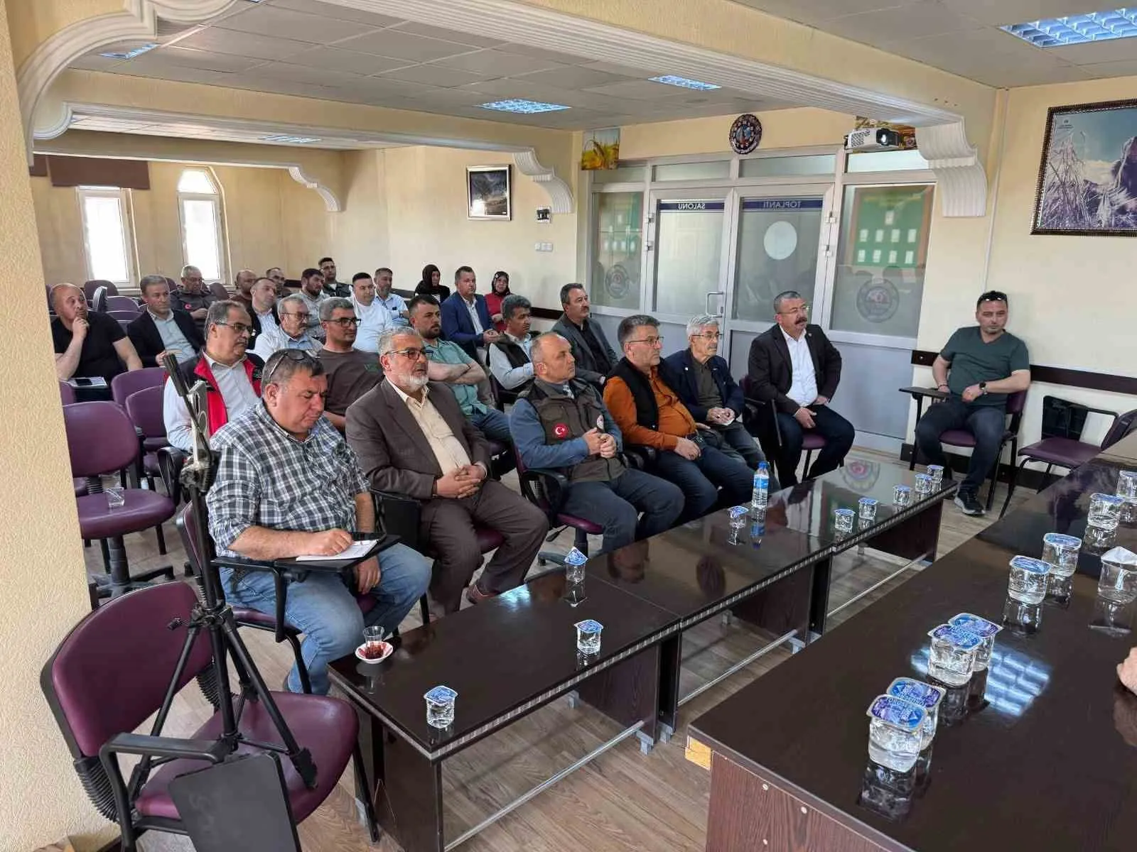 KONYA İL TARIM VE ORMAN MÜDÜRLÜĞÜ TARAFINDAN DÜZENLENEN KIRSAL KALKINMA YATIRIMLARININ DESTEKLENMESİ PROGRAMI 17. ETAP BİLGİLENDİRME TOPLANTILARI, KARAPINAR VE EREĞLİ İLÇELERİNDE GERÇEKLEŞTİRİLDİ.