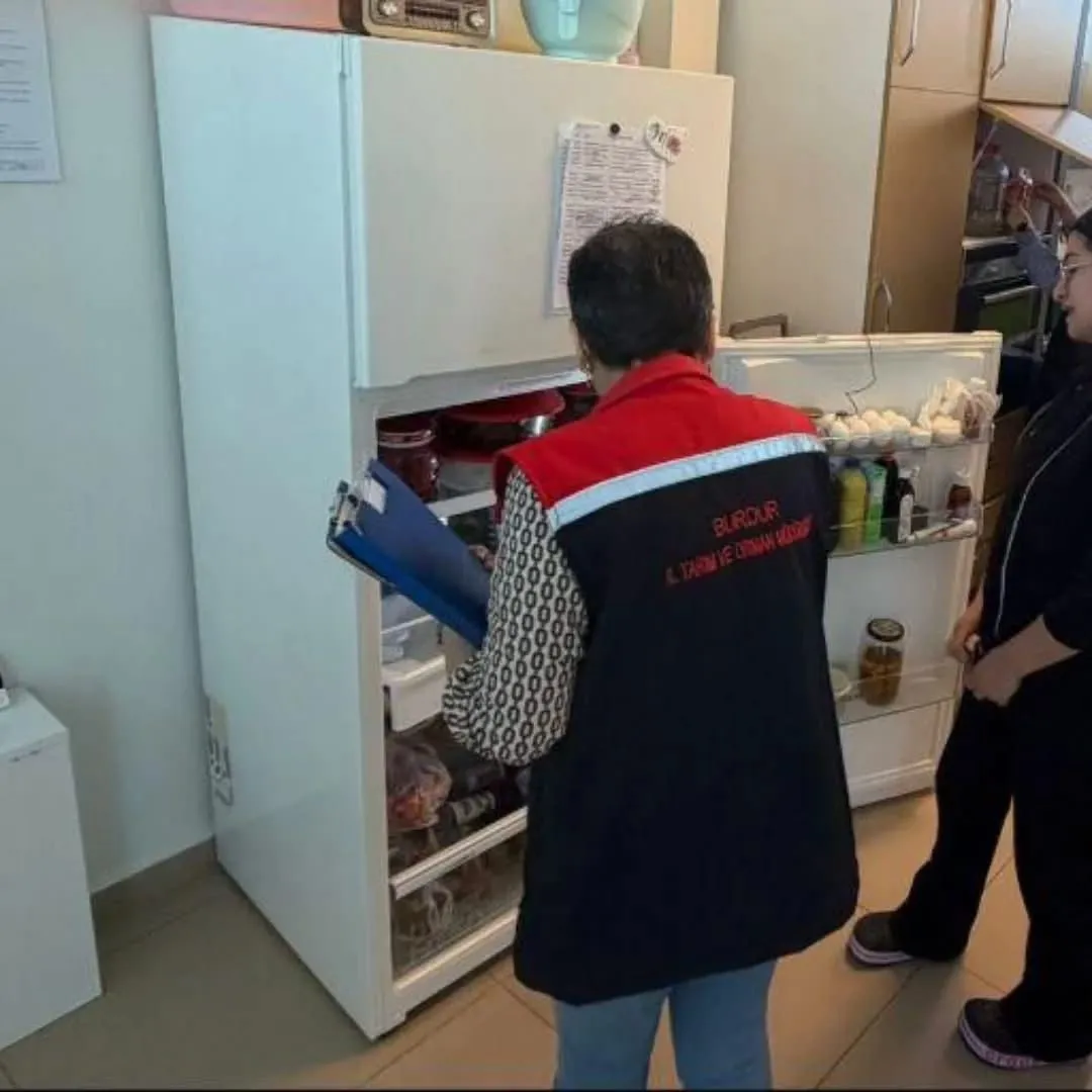 BURDUR İL TARIM VE ORMAN MÜDÜRLÜĞÜ EKİPLERİ TARAFINDAN GIDA GÜVENİLİRLİĞİ KAPSAMINDA OKUL KANTİNİ VE YEMEKHANELERİNE YÖNELİK DENETİM GERÇEKLEŞTİRİLDİ.