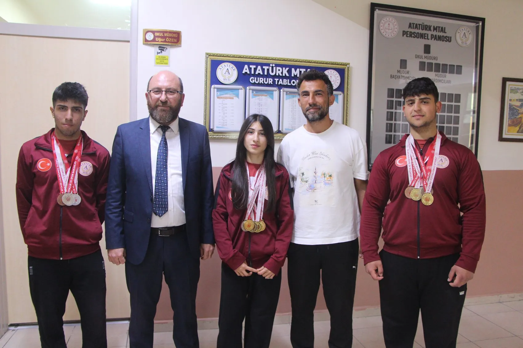 Adanalı Sümeyye bilek güreşinde Türkiye şampiyonu oldu
