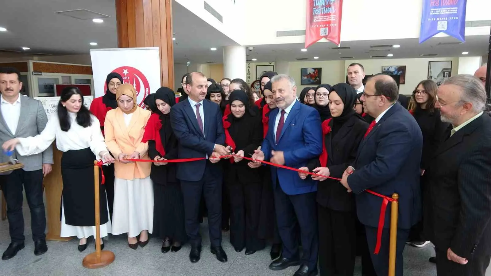 TRABZON KIZ ANADOLU İMAM HATİP LİSESİ FEN VE SOSYAL BİLİMLER PROJE OKULU ÖĞRENCİLERİ TARAFINDAN HAMAMİZADE İHSANBEY KÜLTÜR MERKEZİ’NDE HAZRETİ MUHAMMED’İN (S.A.V.) DOĞUMUNUN 1500. YILI MÜNASEBETİYLE ANLAMLI BİR PROGRAM DÜZENLENDİ.