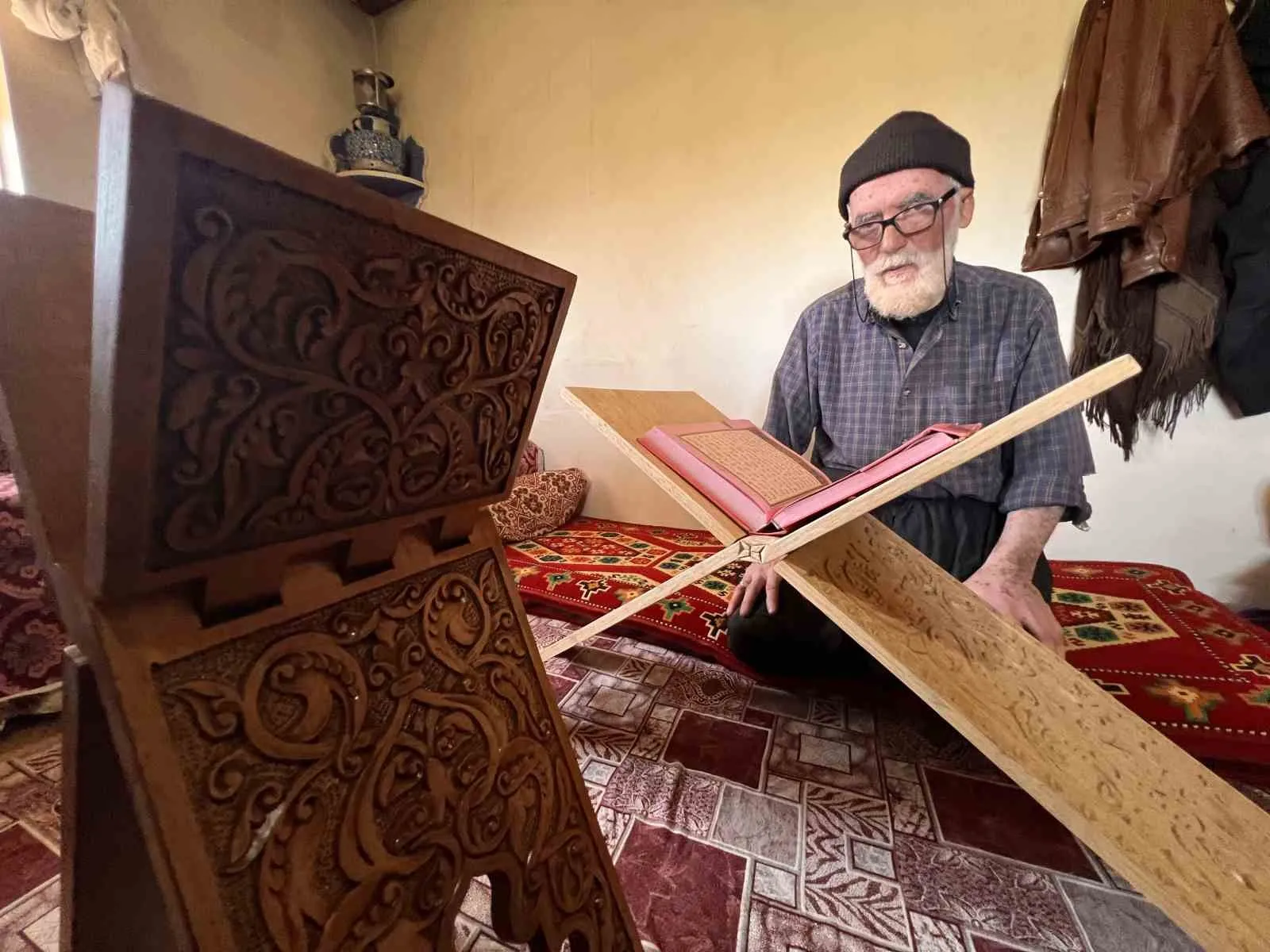 KAHRAMANMARAŞ’IN COĞRAFİ İŞARET TESCİLLİ MARAŞ RAHLESİ, ÜRETİCİLER TARAFINDAN EL EMEĞİ GÖZ NURU ŞEKİLDE ÜRETİLİP GELECEĞE TAŞINIYOR.