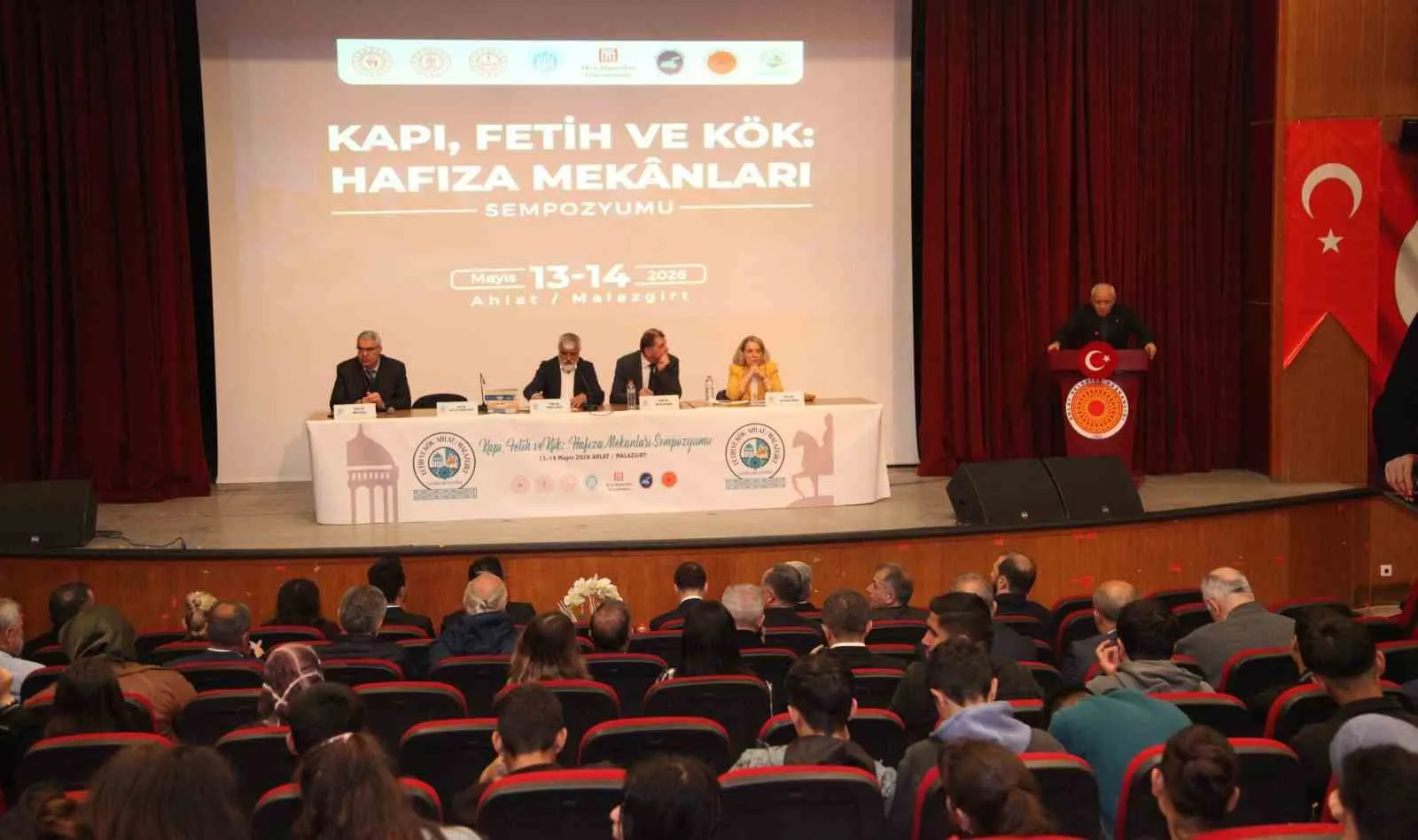 BİTLİS’İN AHLAT İLÇESİNDE “KAPI, FETİH VE KÖK: HAFIZA MEKANLARI" SEMPOZYUMU DÜZENLENDİ.