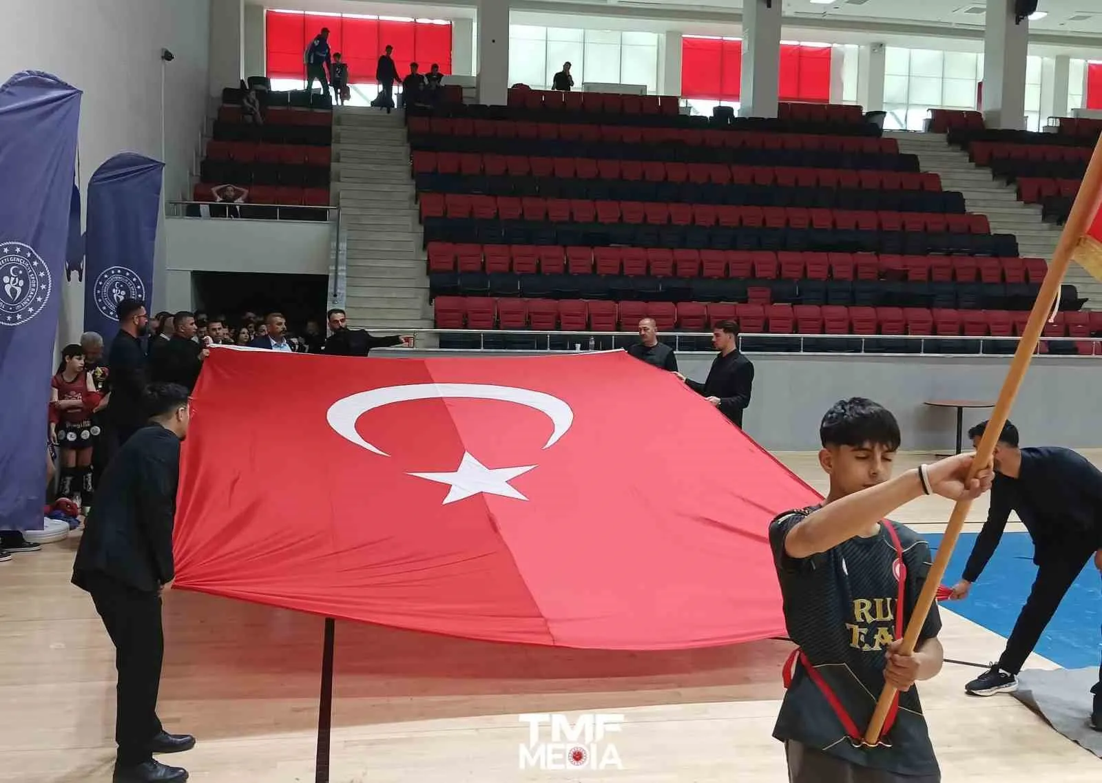 UŞAK'TA YAPILAN MUAYTHAİ OKUL SPORLARI YILDIZLAR TÜRKİYE ŞAMPİYONASI’NDA KAYSERİLİ SPORCULAR 1 ALTIN, 1 GÜMÜŞ VE 4 BRONZ MADALYA KAZANARAK ÖNEMLİ BİR BAŞARIYA İMZA ATTI.