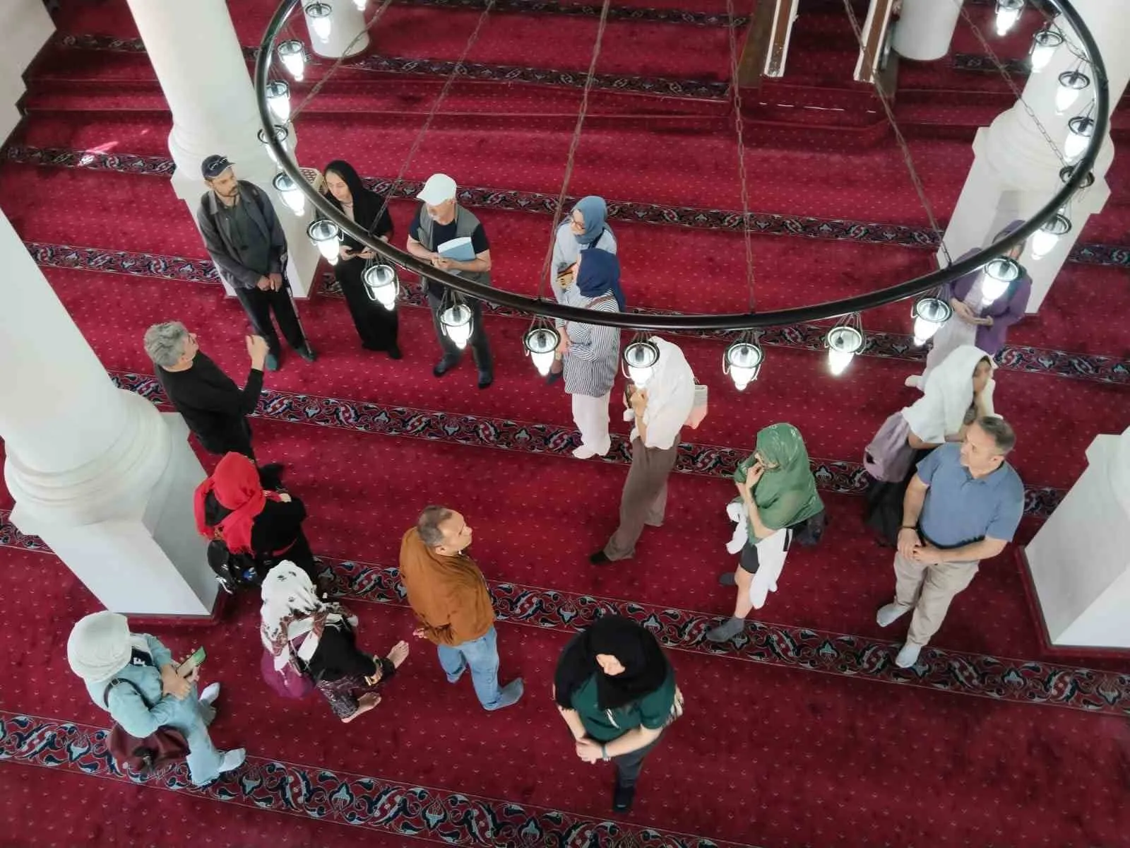 TÜRK VE İSLAM SANATLARI ANA BİLİM DALI’NDAN DOÇ. DR. HASAN UÇAR VE DR. ÖĞR. ÜYESİ ERTAN DAŞ’IN KATILIMIYLA DÜZENLENEN PROGRAM KAPSAMINDA ÖĞRENCİLER, ALİAĞA’NIN FARKLI MAHALLELERİNDE YER ALAN KÜLTÜREL MİRAS UNSURLARINI YERİNDE İNCELEME FIRSATI BULDU.