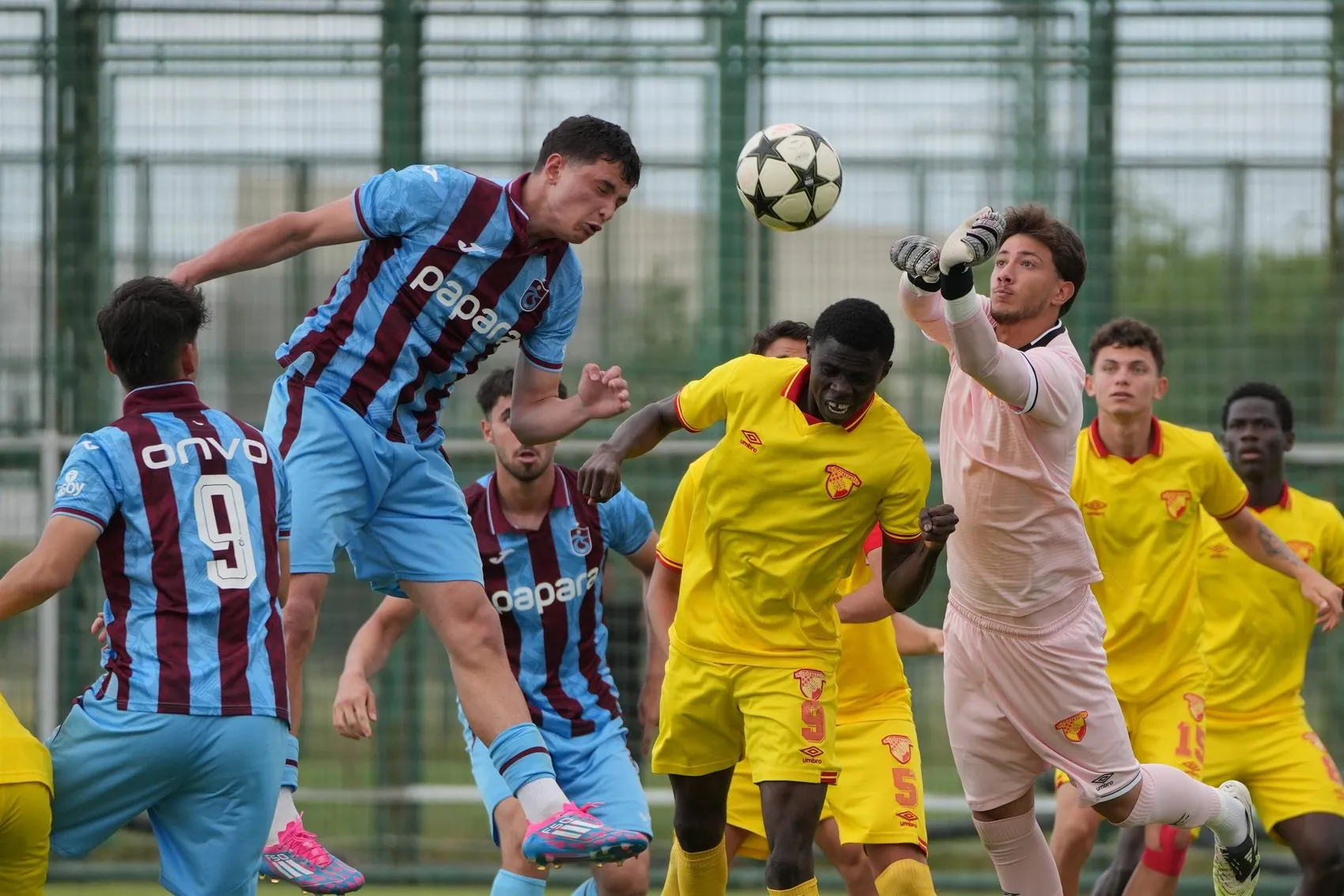 Göztepe U19 takımı Bursa’da Türkiye şampiyonluğunu kazandı