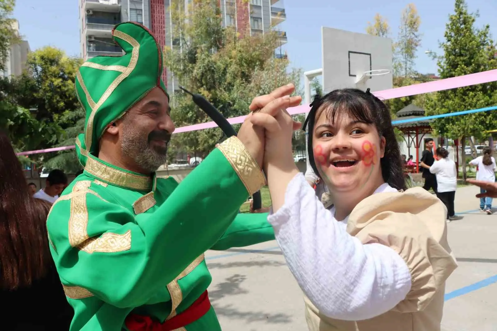 ÇOCUKLAR GÖNÜLLERİNCE EĞLENDİ