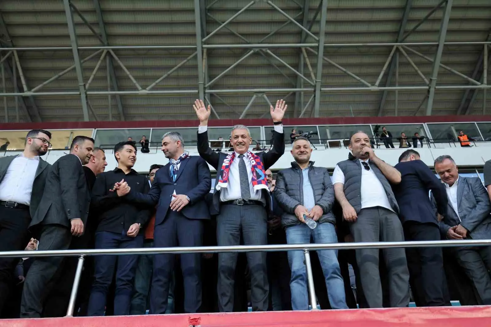 MARDİN 1969 SPOR KULÜBÜ RESMİ HESABINDAN "BABALAR SÖZÜNÜ TUTAR" BAŞLIĞIYLA YAPILAN PAYLAŞIMDA, ELAZIĞLI MARDİN VALİSİ TUNCAY AKKOYUN’A TEŞEKKÜR EDİLEREK SON İKİ YILDA YAŞANAN BÜYÜK HEYECAN VE TARİHİ BAŞARI SÜRECİ VİDEOLAR EŞLİĞİNDE PAYLAŞILDI.