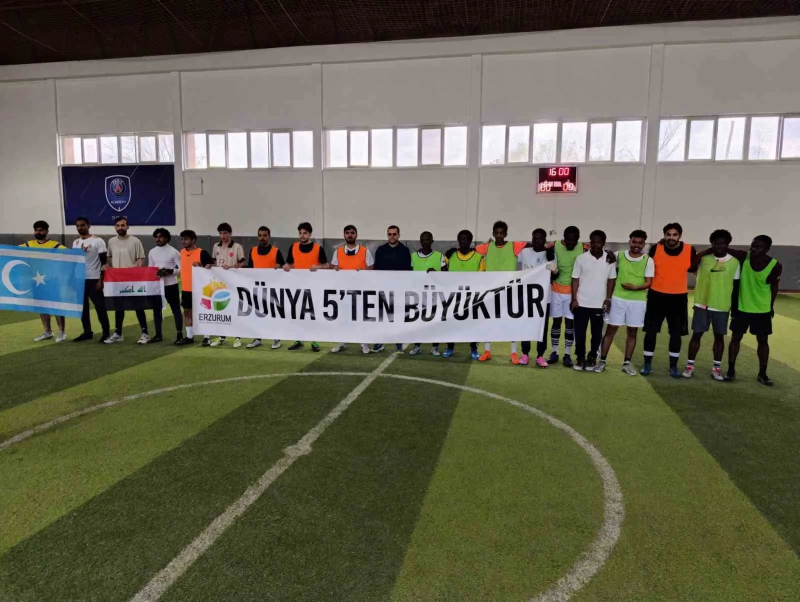 2026 DÜNYA KUPASINA SAYILI GÜNLER KALA ERZURUM'DA, ERZURUM ULUSLARARASI ÖĞRENCİ DERNEĞİNİN EV SAHİPLİĞİNDE MİNİ DÜNYA KUPASI GERÇEKLEŞTİRİLDİ