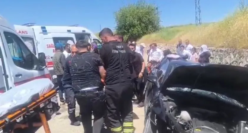 Batman yolunda feci kaza 6 kişi hastaneye kaldırıldı