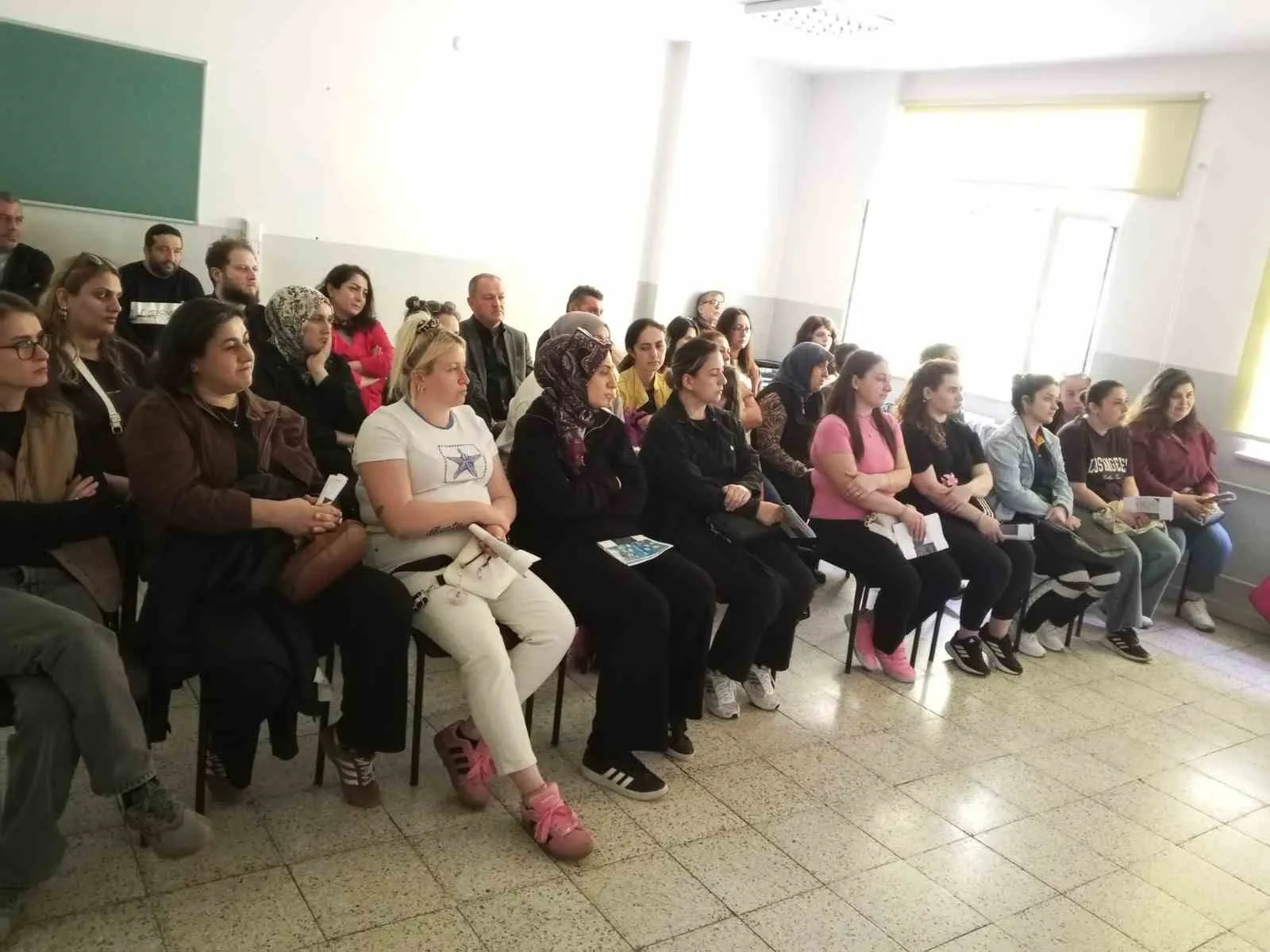 ZONGULDAK’IN KİLİMLİ ,İLÇESİNE BAĞLI MUSLU BELDESİNDE BULUNAN ŞEHİT SALİH TOSUN İLKÖĞRETİM OKULU’NDA VELİLERE YÖNELİK DİJİTAL MEDYA KULLANIMI, ÇOCUK GELİŞİMİ VE İLK YARDIM KONULARINDA SEMİNER DÜZENLENDİ.