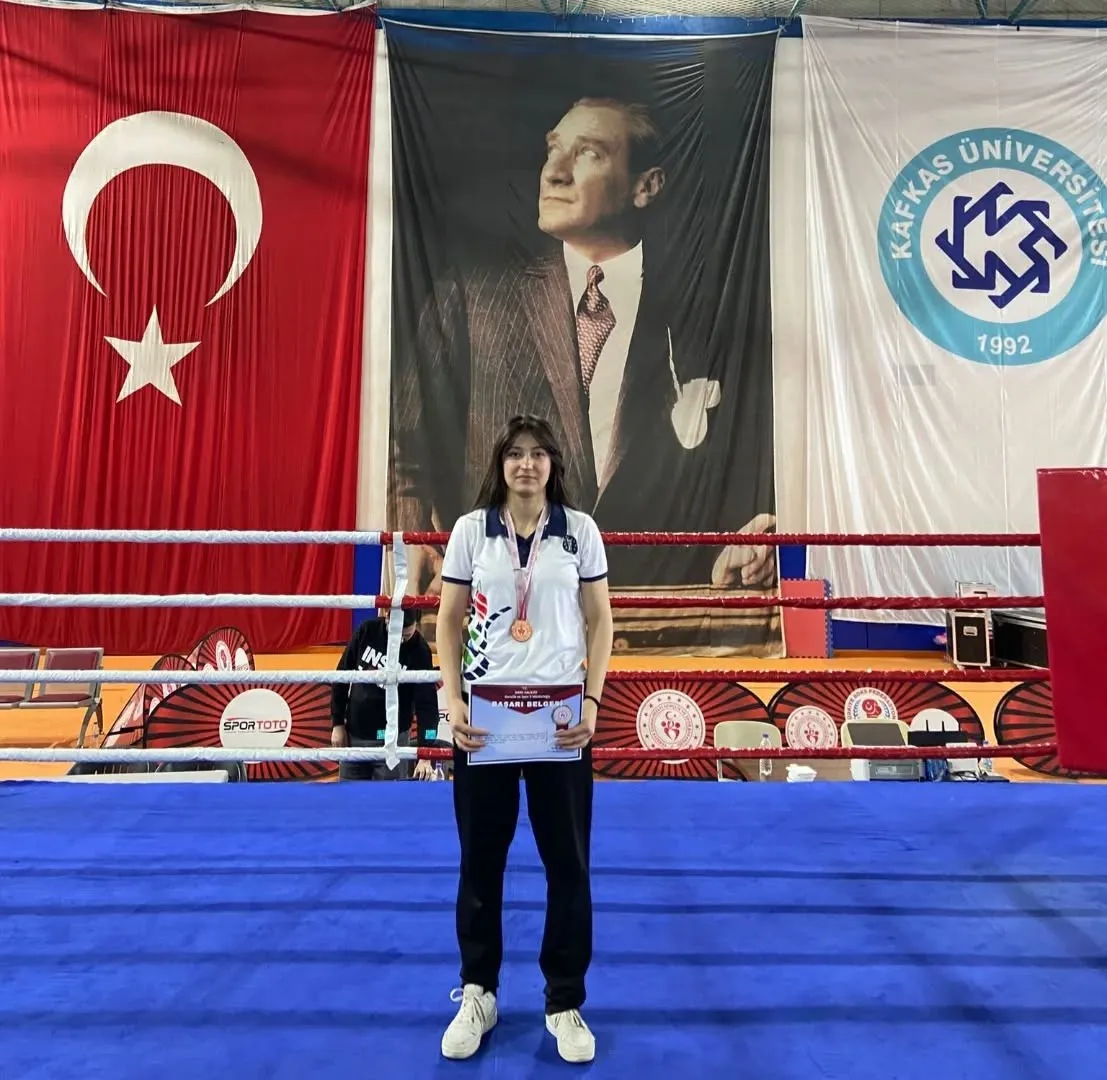 KÜTAHYA BELEDİYESPOR’DAN TÜRKİYE BOKS ŞAMPİYONASI’NDA ÇİFTE BAŞARI