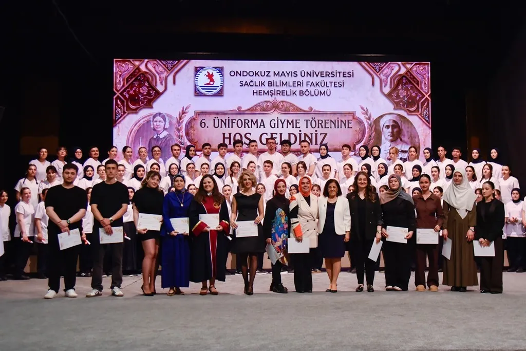 ONDOKUZ MAYIS ÜNİVERSİTESİ (OMÜ) SAĞLIK BİLİMLERİ FAKÜLTESİ HEMŞİRELİK BÖLÜMÜ 1. SINIF ÖĞRENCİLERİ, DÜZENLENEN TÖRENLE ÜNİFORMALARINI GİYDİ