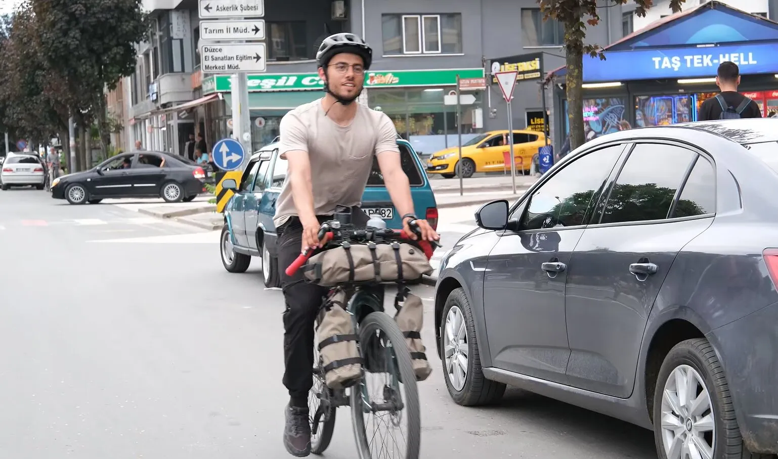 İtalya'dan Japonya'ya pedal çeviren gezginin durağı Düzce oldu