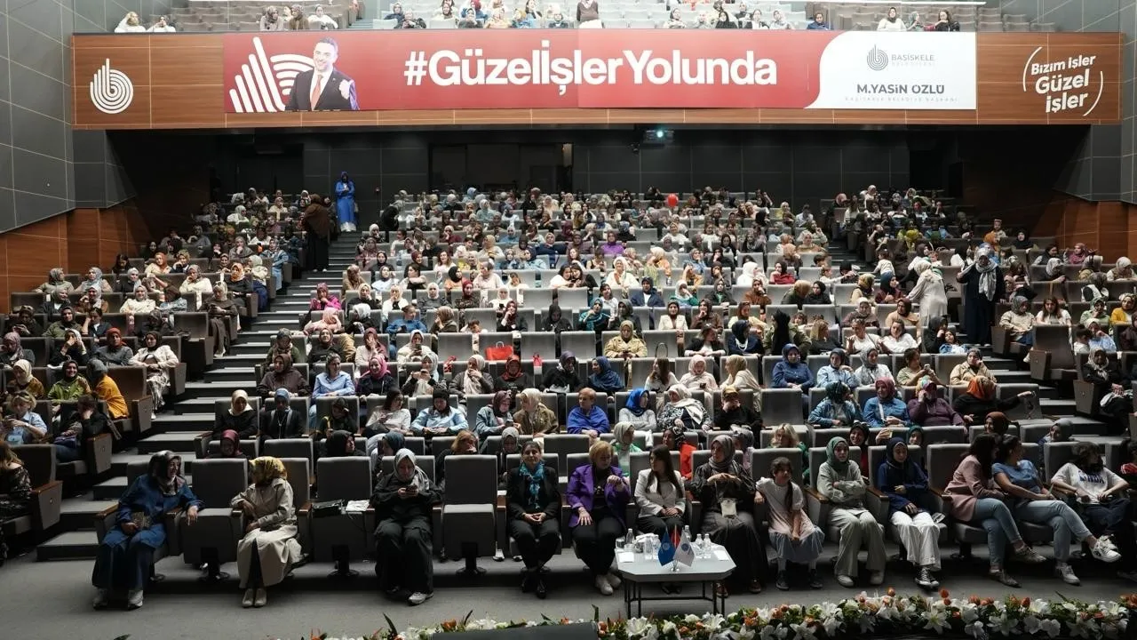 BAŞİSKELE'DE KADINLARA ÖZEL HAZIRLANAN DÜZENLENEN "DÜNYADAN KADIN SESLER" KONSERİ YOĞUN İLGİ GÖRDÜ.