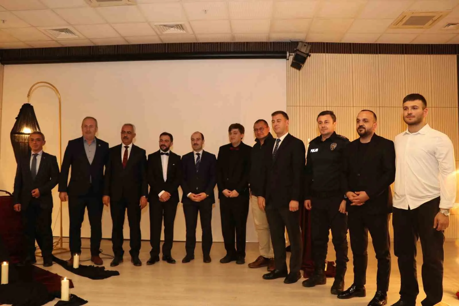 ERZURUM’UN OLTU İLÇESİNDE DÜZENLENEN PİYANO RESİTALİ, SANATSEVERLERE UNUTULMAZ BİR GECE YAŞATTI.